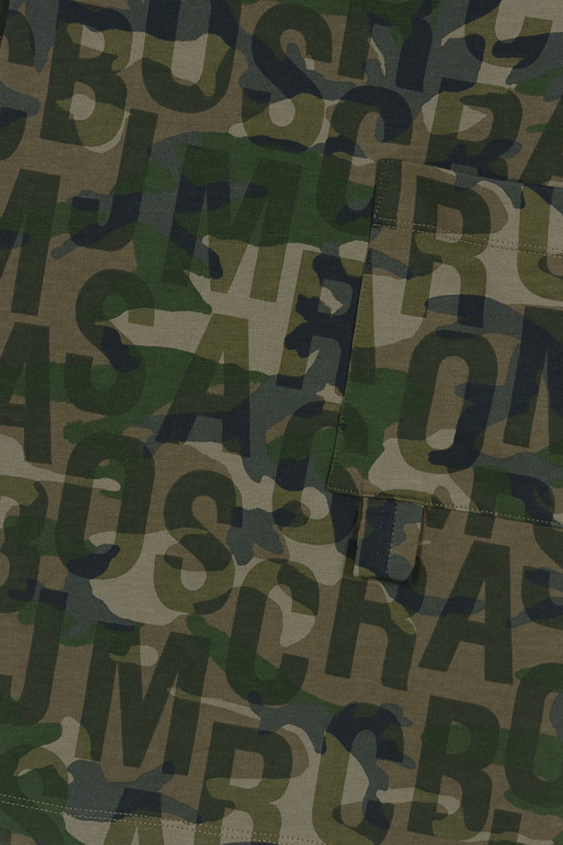 تيشيرت بطبعات مموهة للأطفال