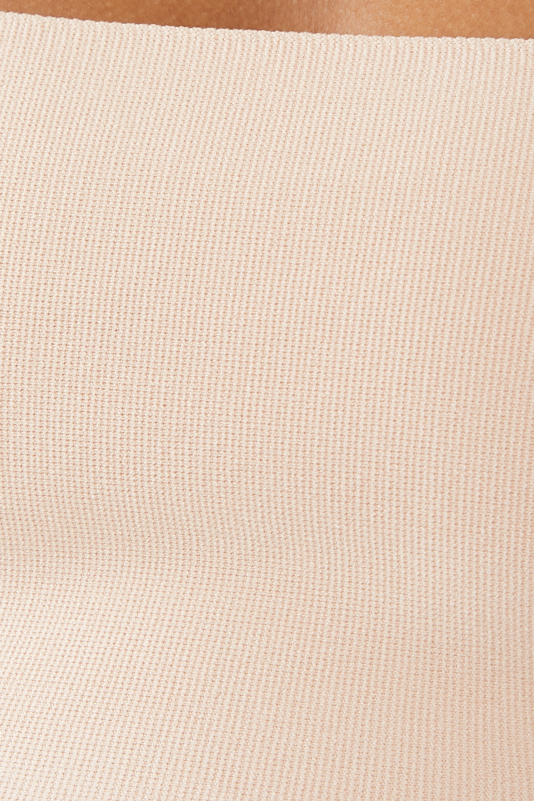 بلوزة قصيرة بتصميم باندو بياقة مربعة