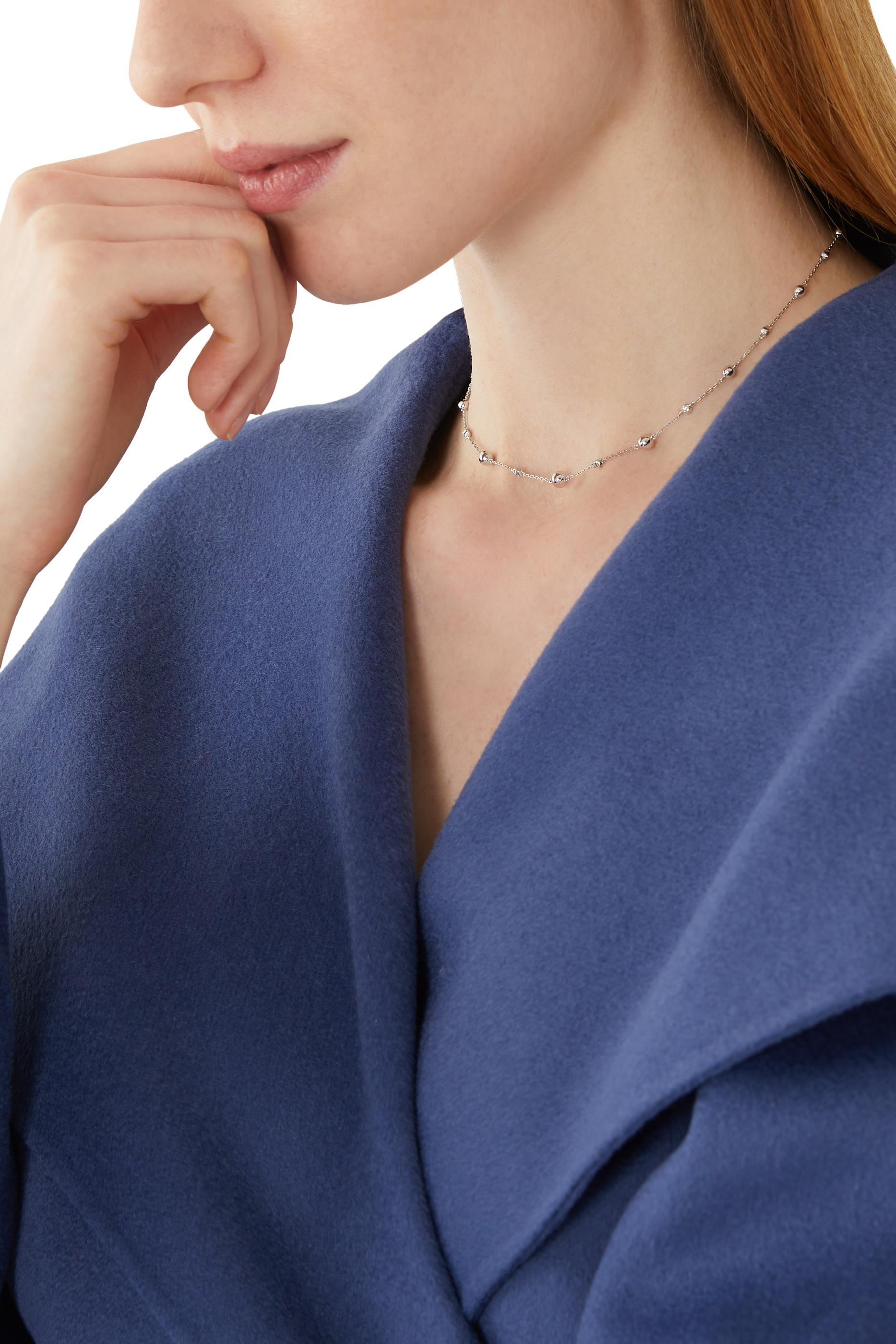 قلادة رقبة إينيشي مرصعة بالماس ذهب أبيض عيار 18