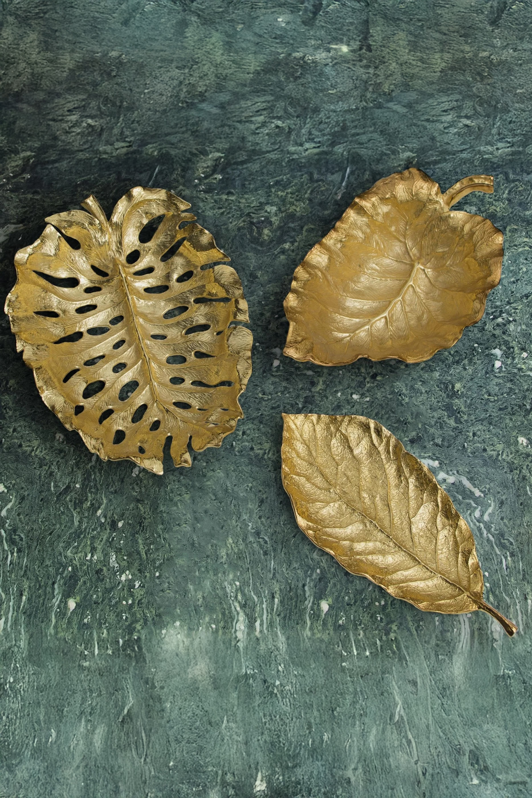 وعاء تقديم كبير بتصميم ورق أذن الفيل