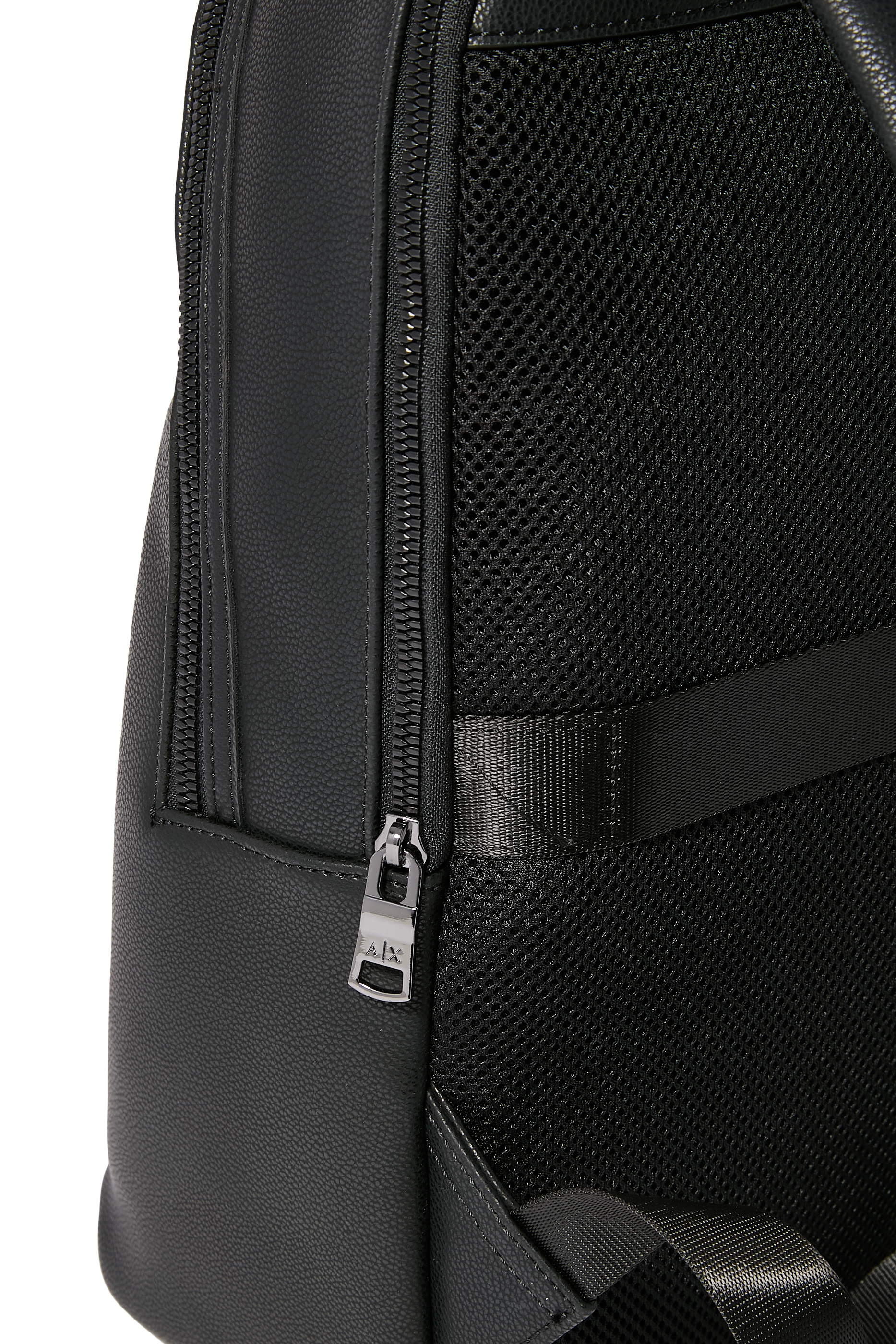 حقيبة ظهر بشعار الماركة