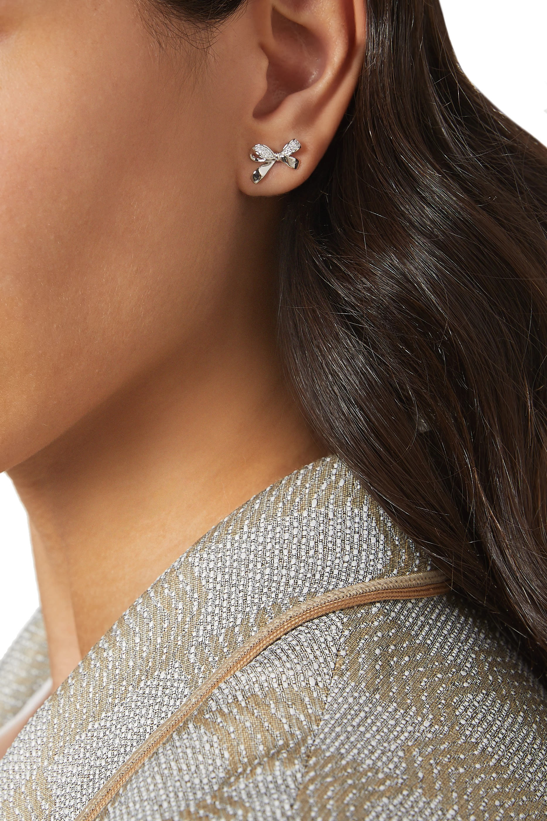 أقراط بتصميم فيونكة