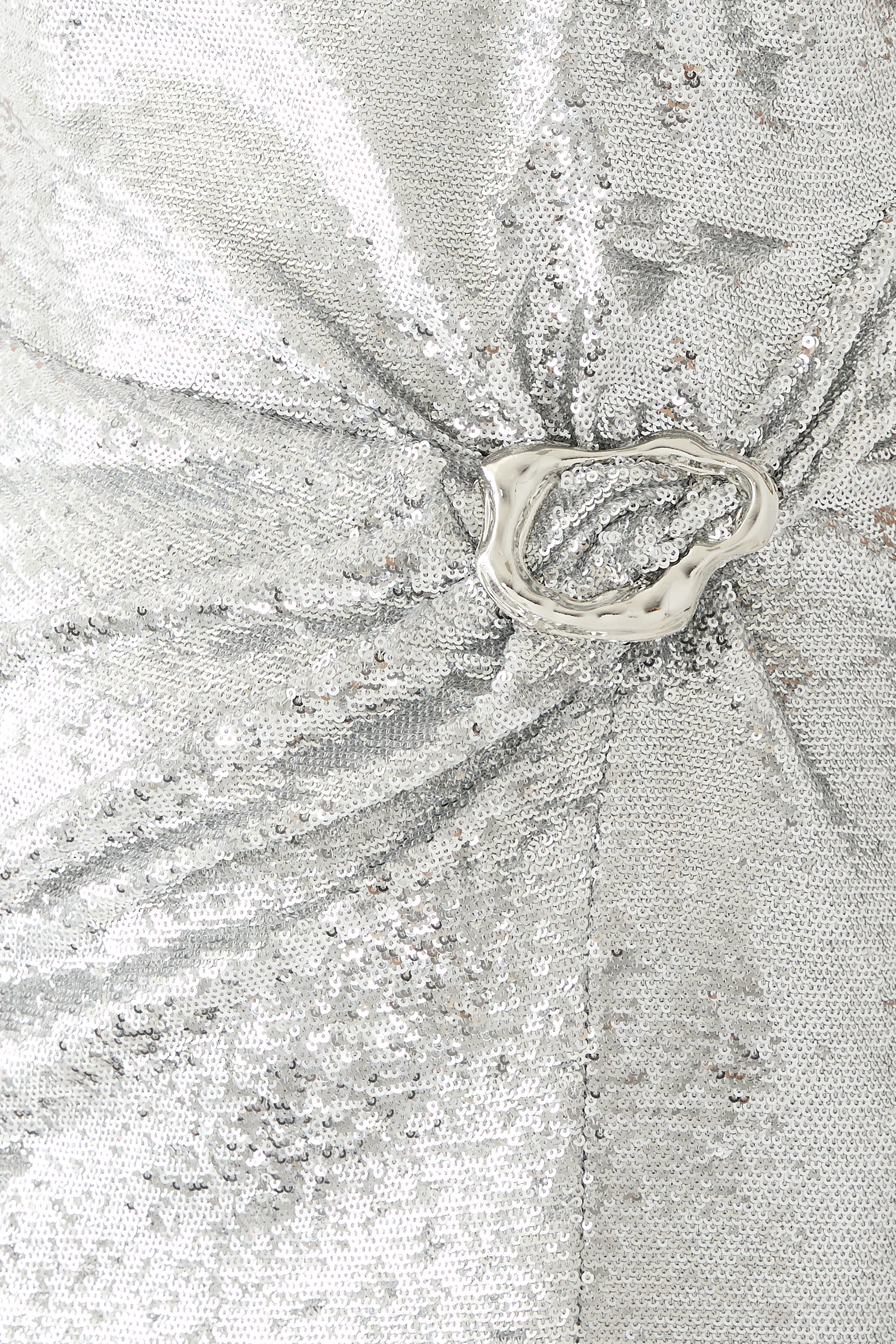 فستان سهرة بلا حمالات مطرز بالترتر