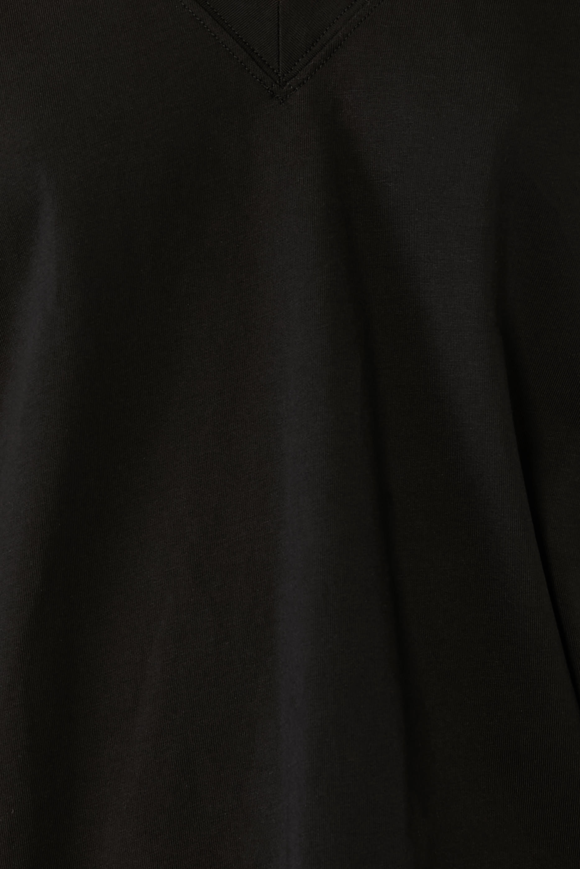 تيشيرت اف ايه ايه ايه ال دي سي بياقة V