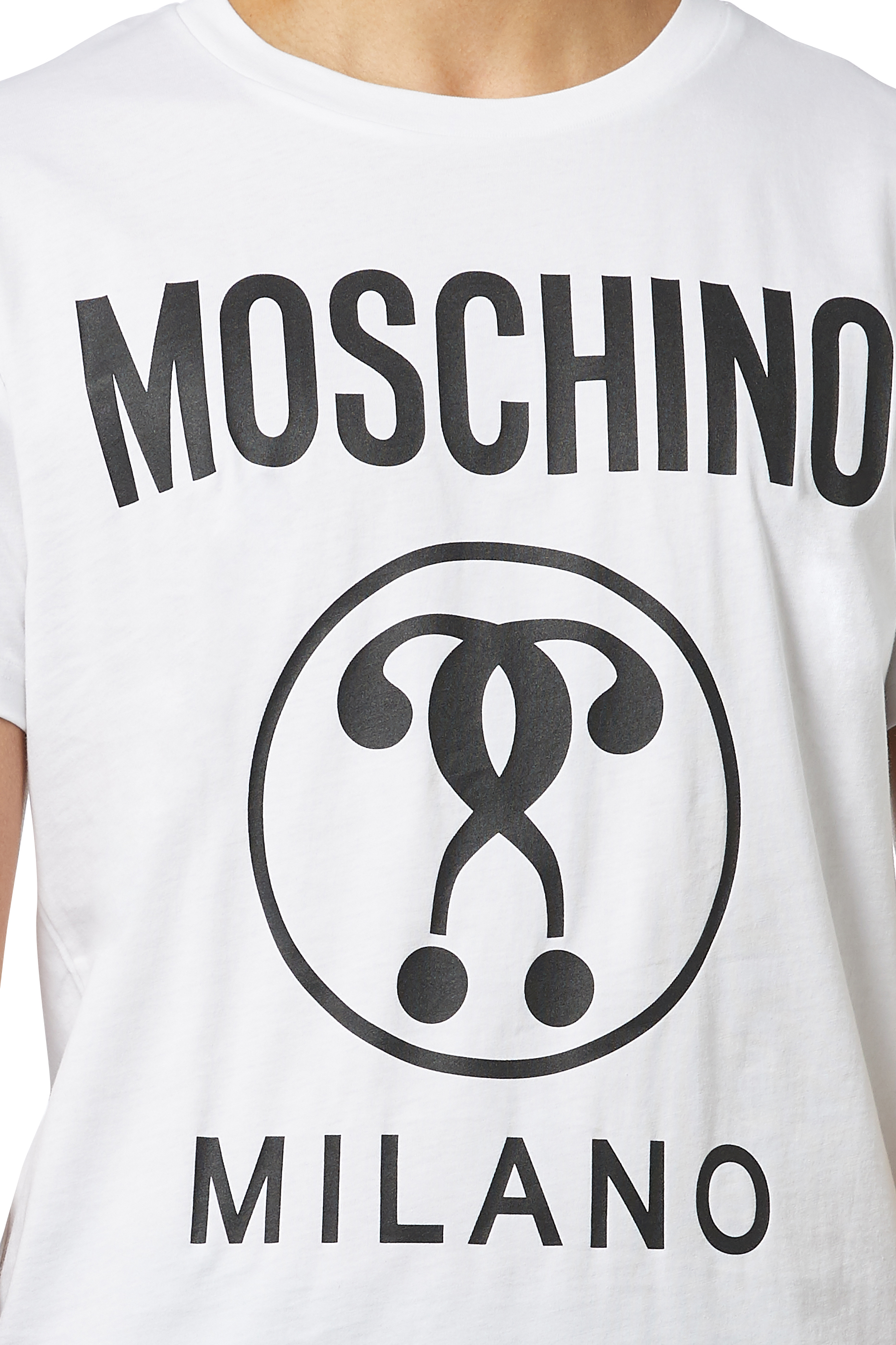 تي شيرت بشعار علامة استفهام