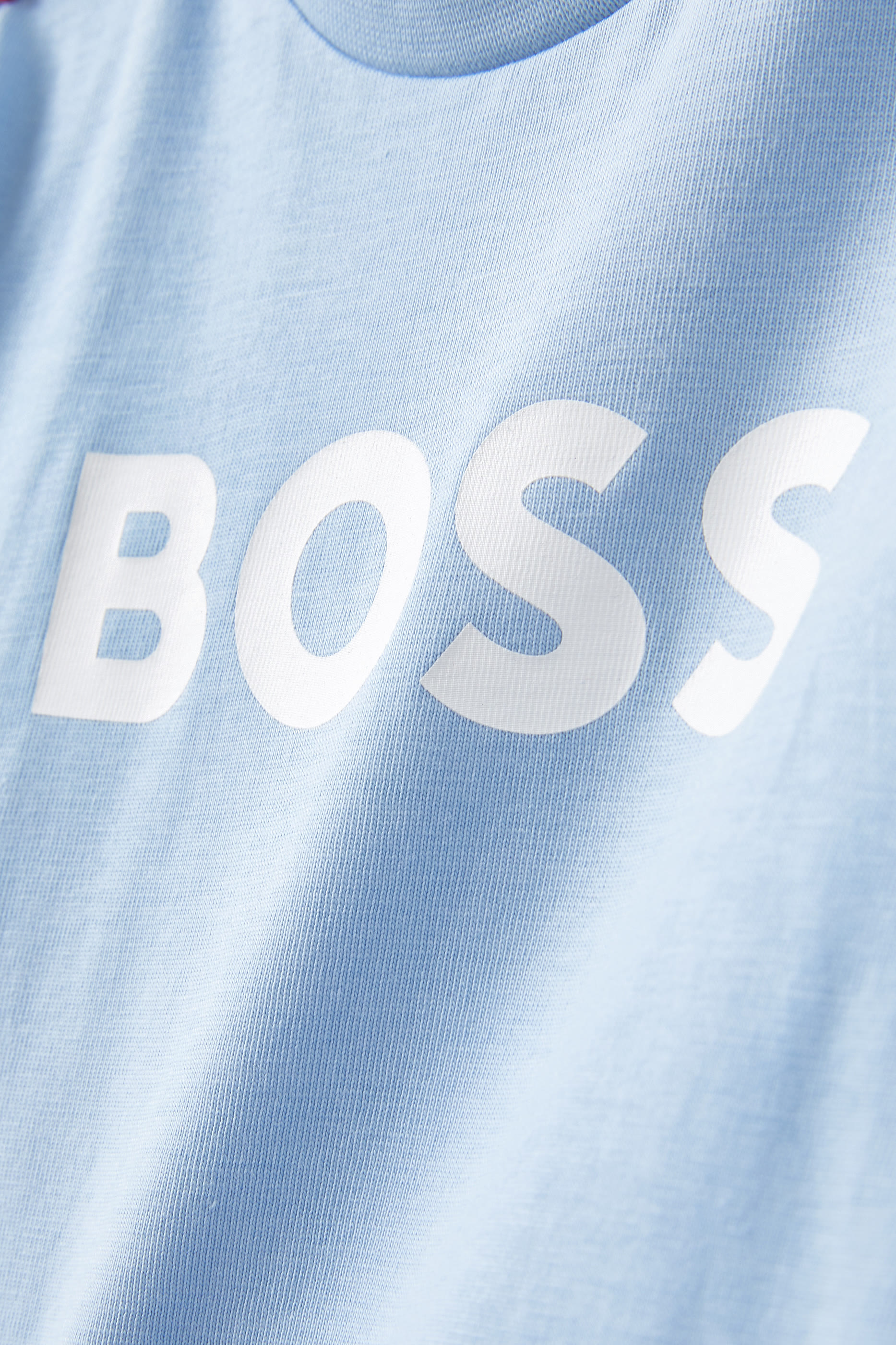 تيشيرت بطبعات شعار الماركة