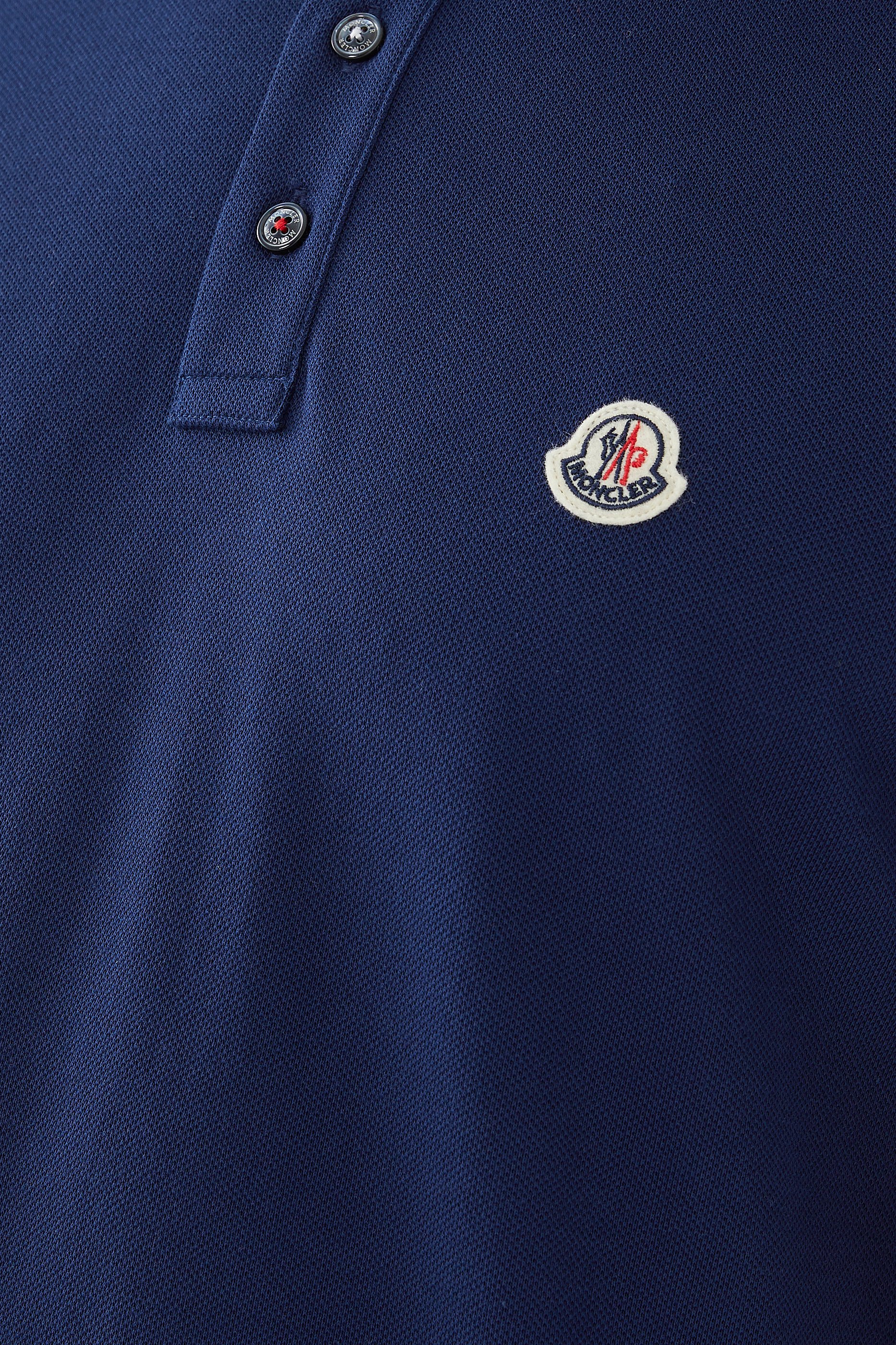 تي شيرت بولو برقعة بشعار الماركة وخطوط بثلاثة ألوان