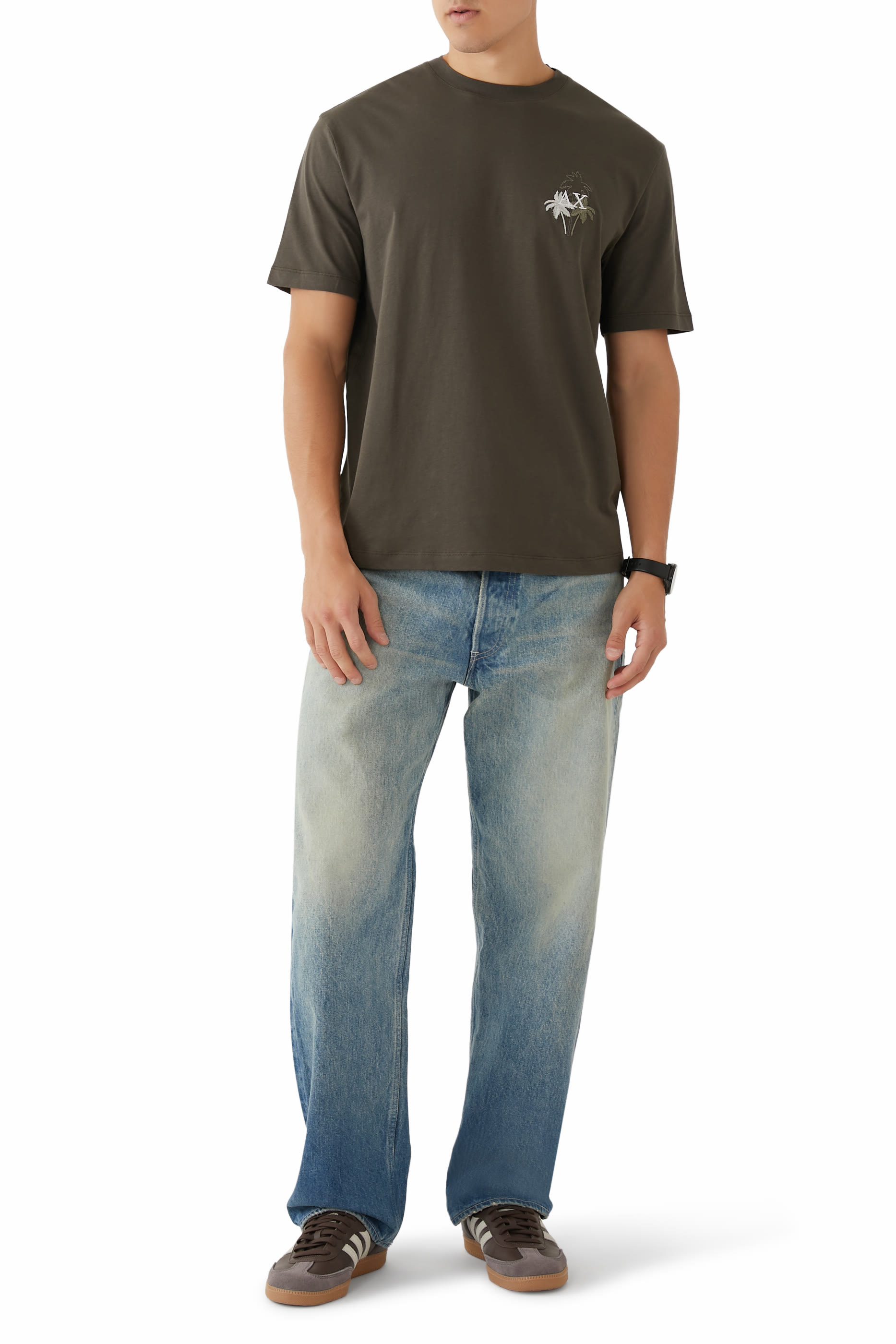 تيشيرت بطبعة شعار الماركة