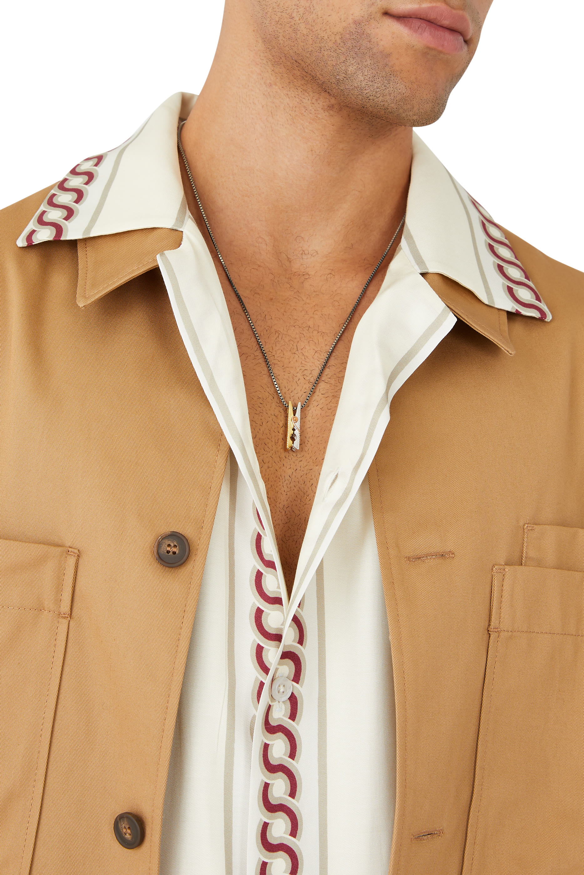 قلادة بدلاية محفورة بشعار الماركة، ذهب أصفر عيار 18