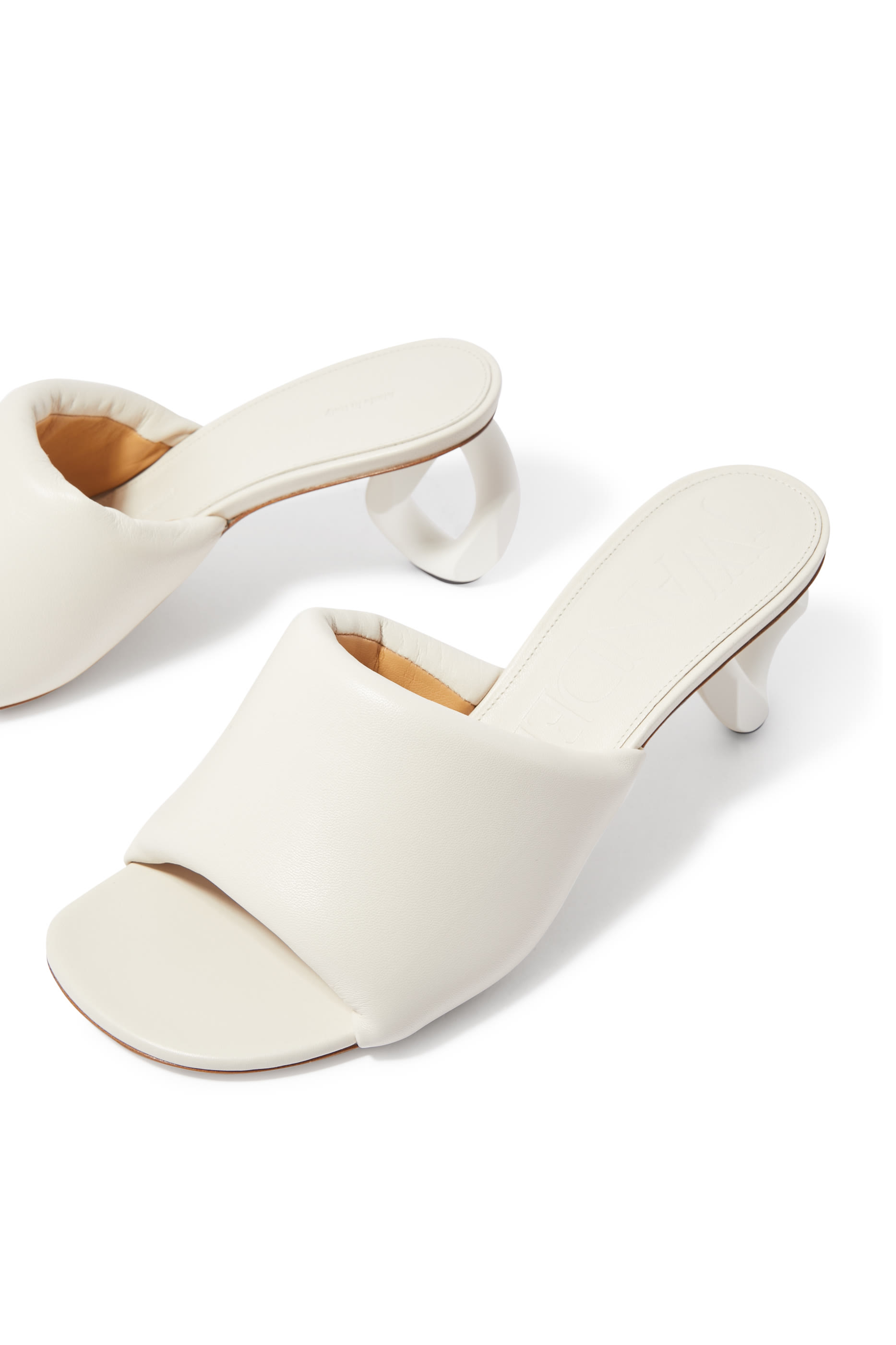 حذاء مفتوح 80 بكعب بتصميم سلسلة جلد