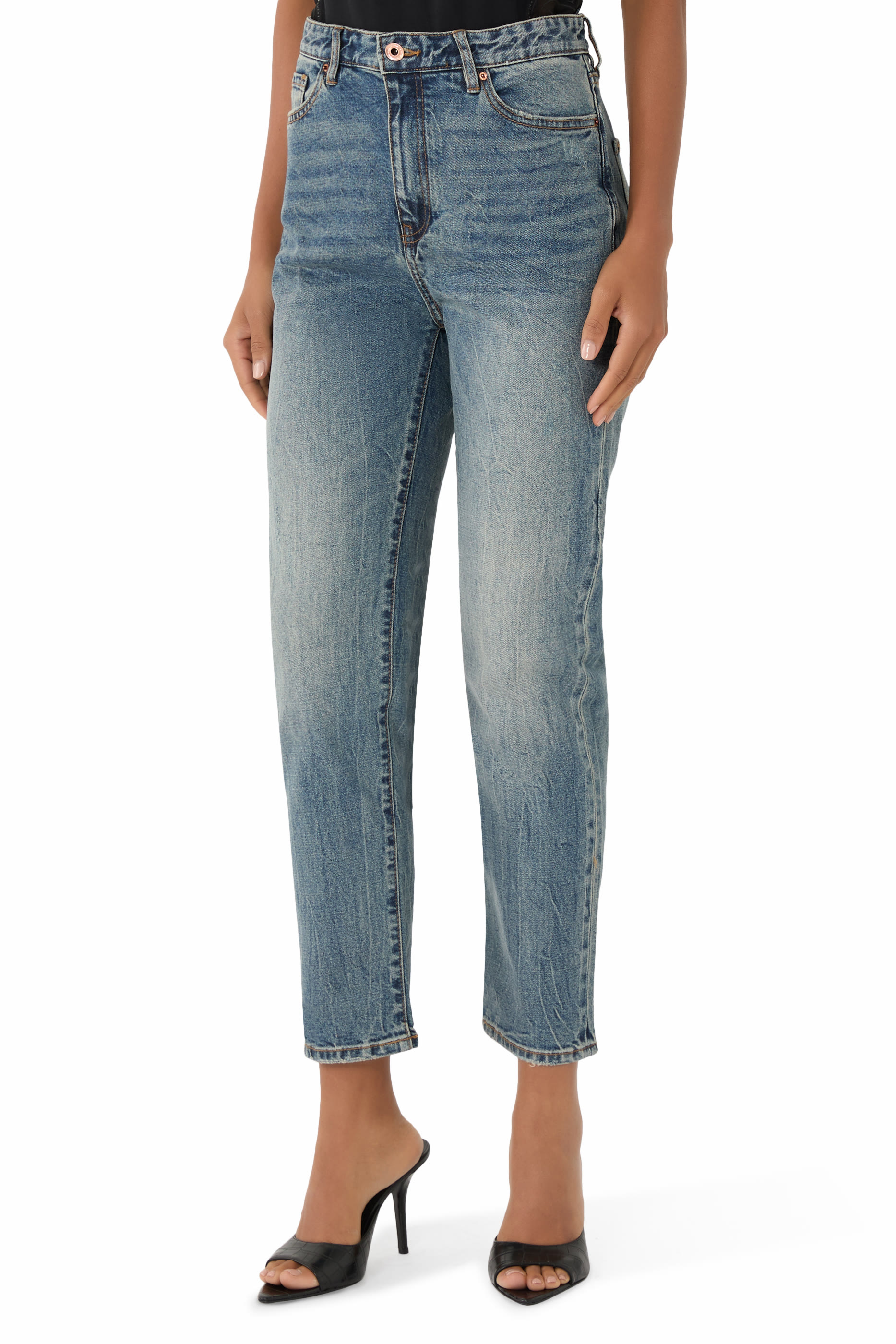 بنطال بقصة ضيقة وخمسة جيوب دنيم