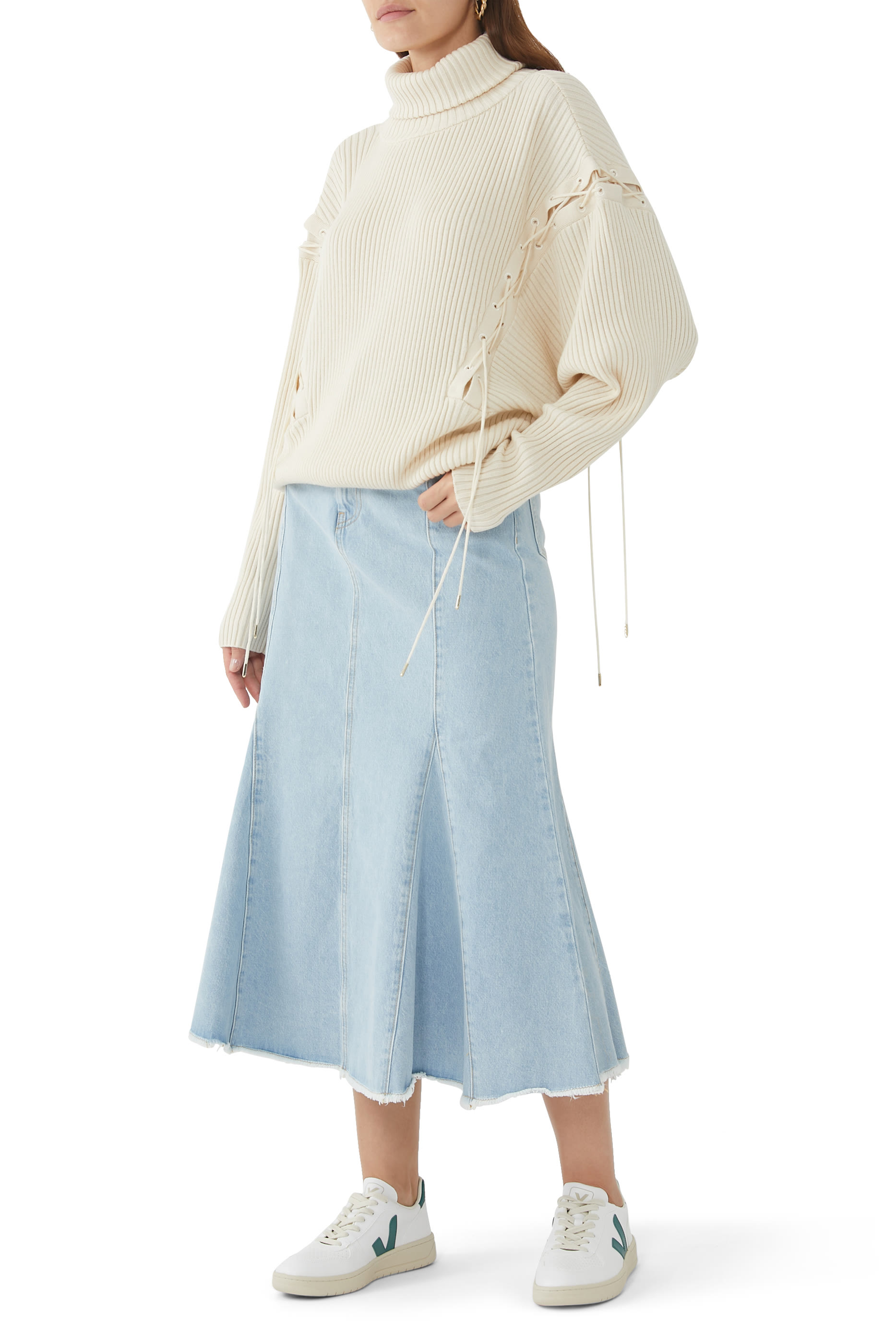 سنيكرز في- 90 جلد بكاحل منخفض