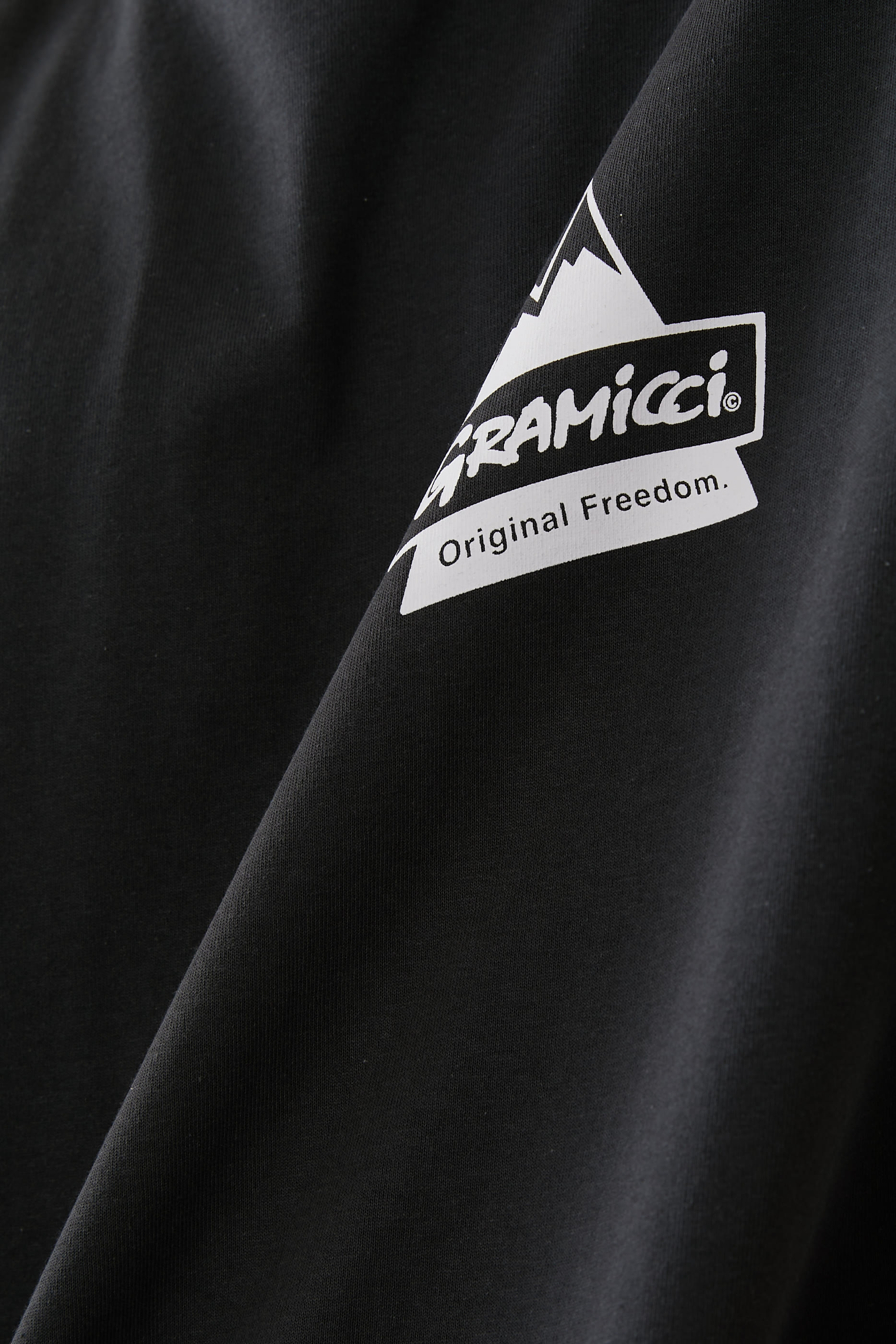 تيشيرت بطبعات قمة قطن عضوي