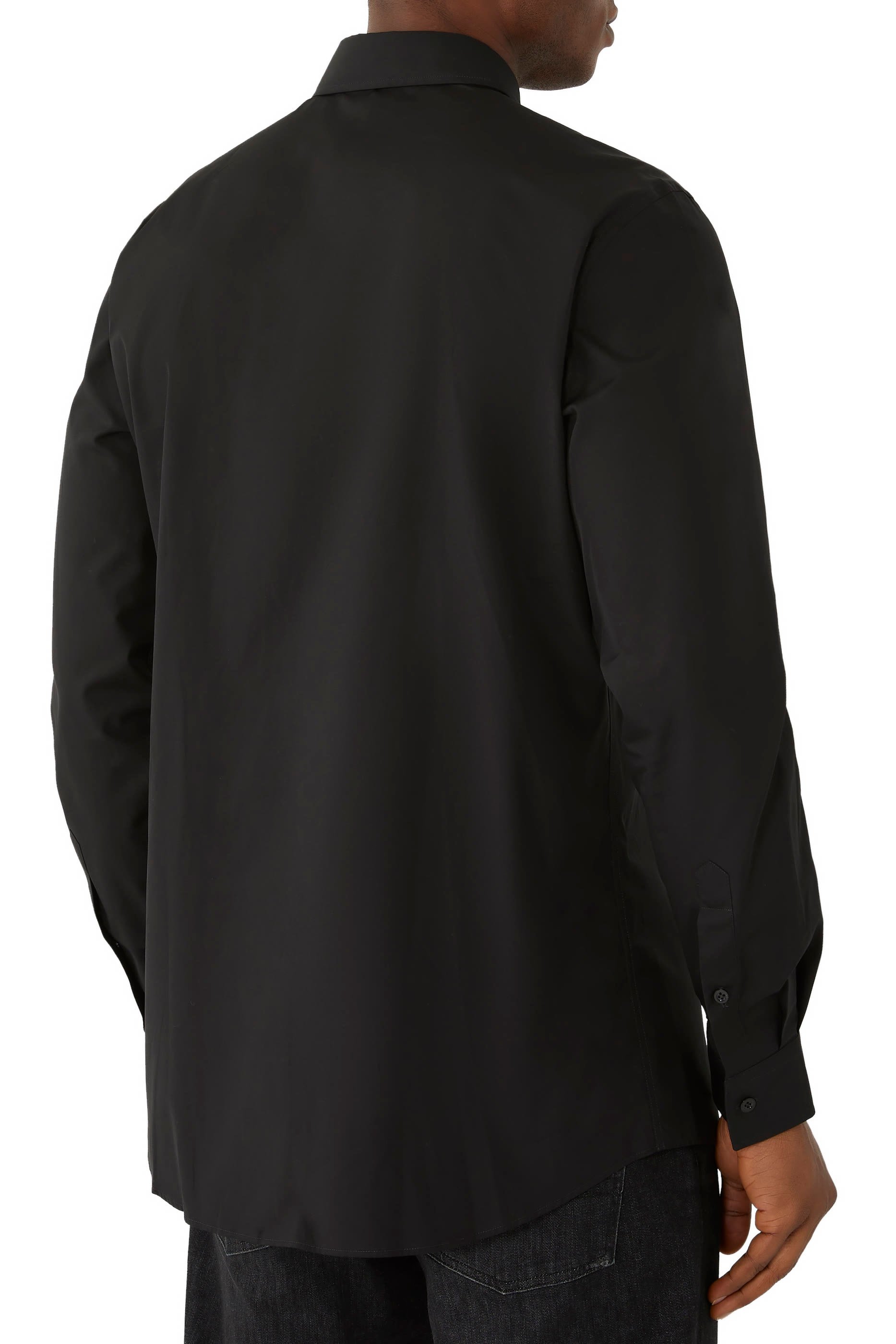 قميص بأكمام طويلة وتطريز