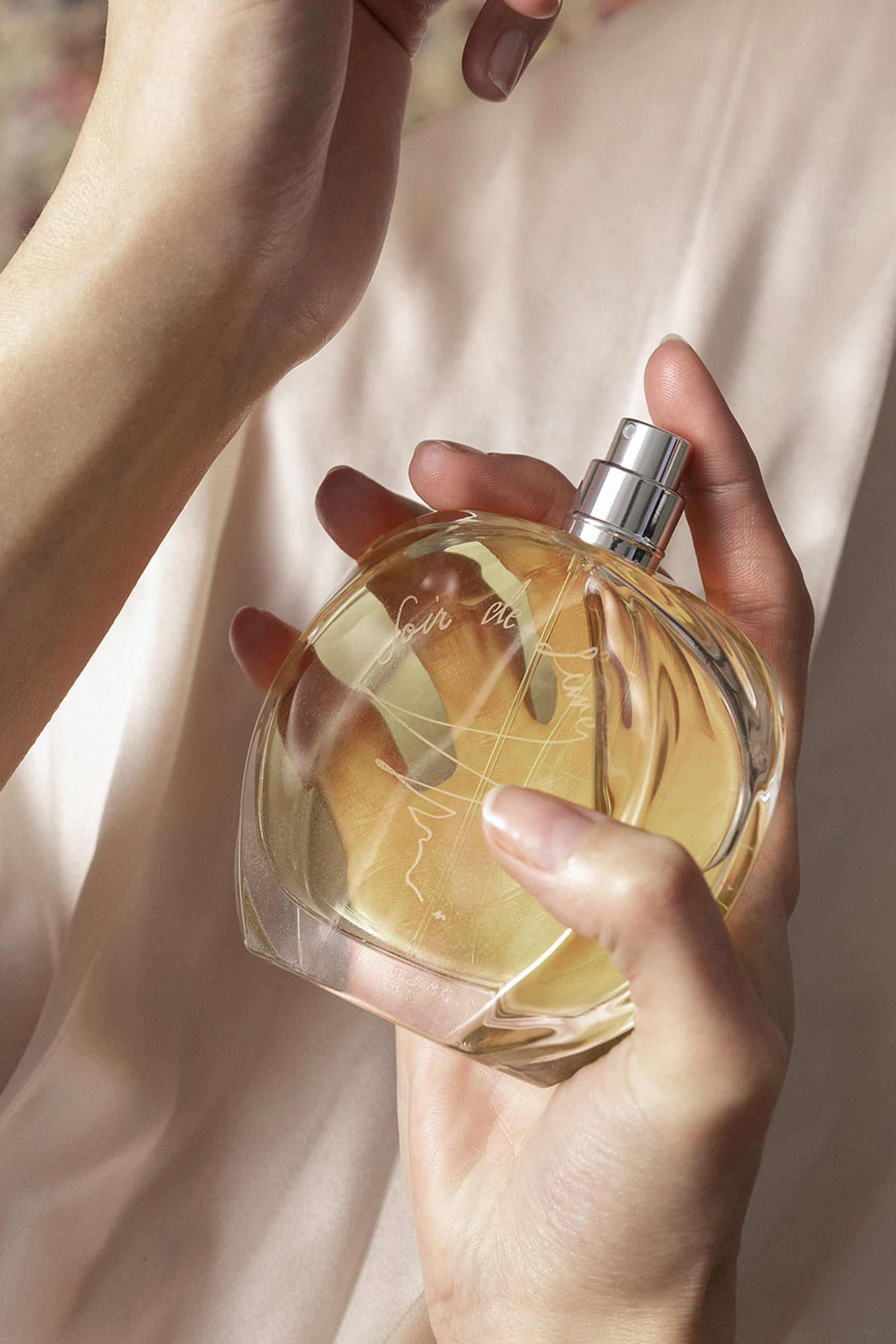 ماء عطر سوار دو لون