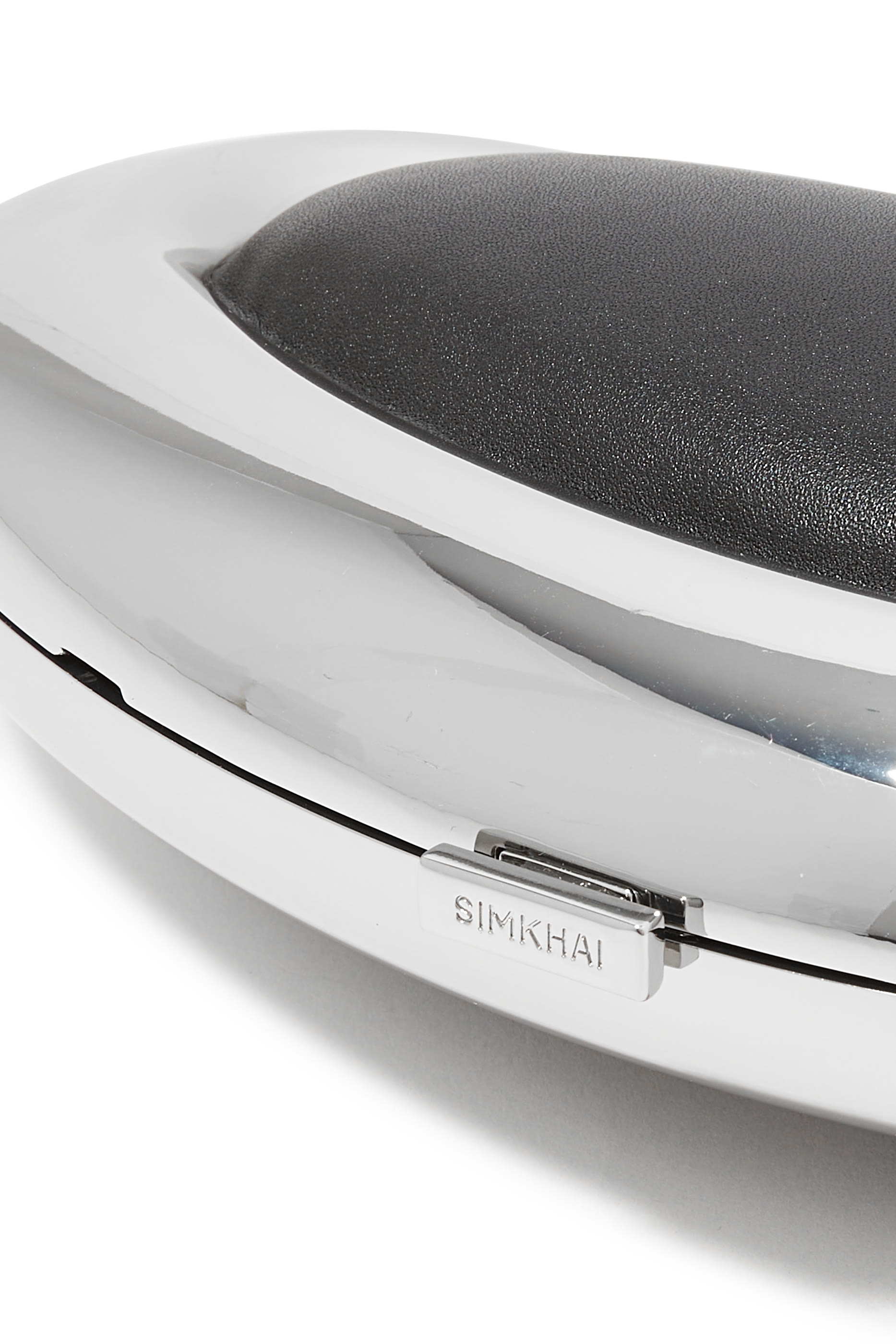 كلاتش لونا بتصميم بيضوي