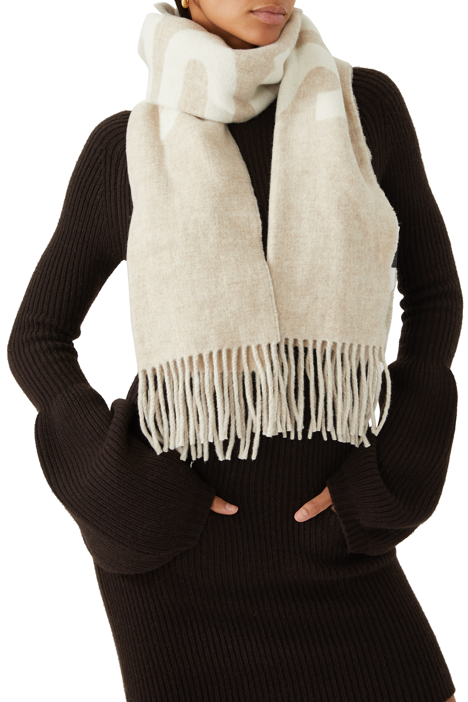 وشاح ليشارب بشعار الماركة