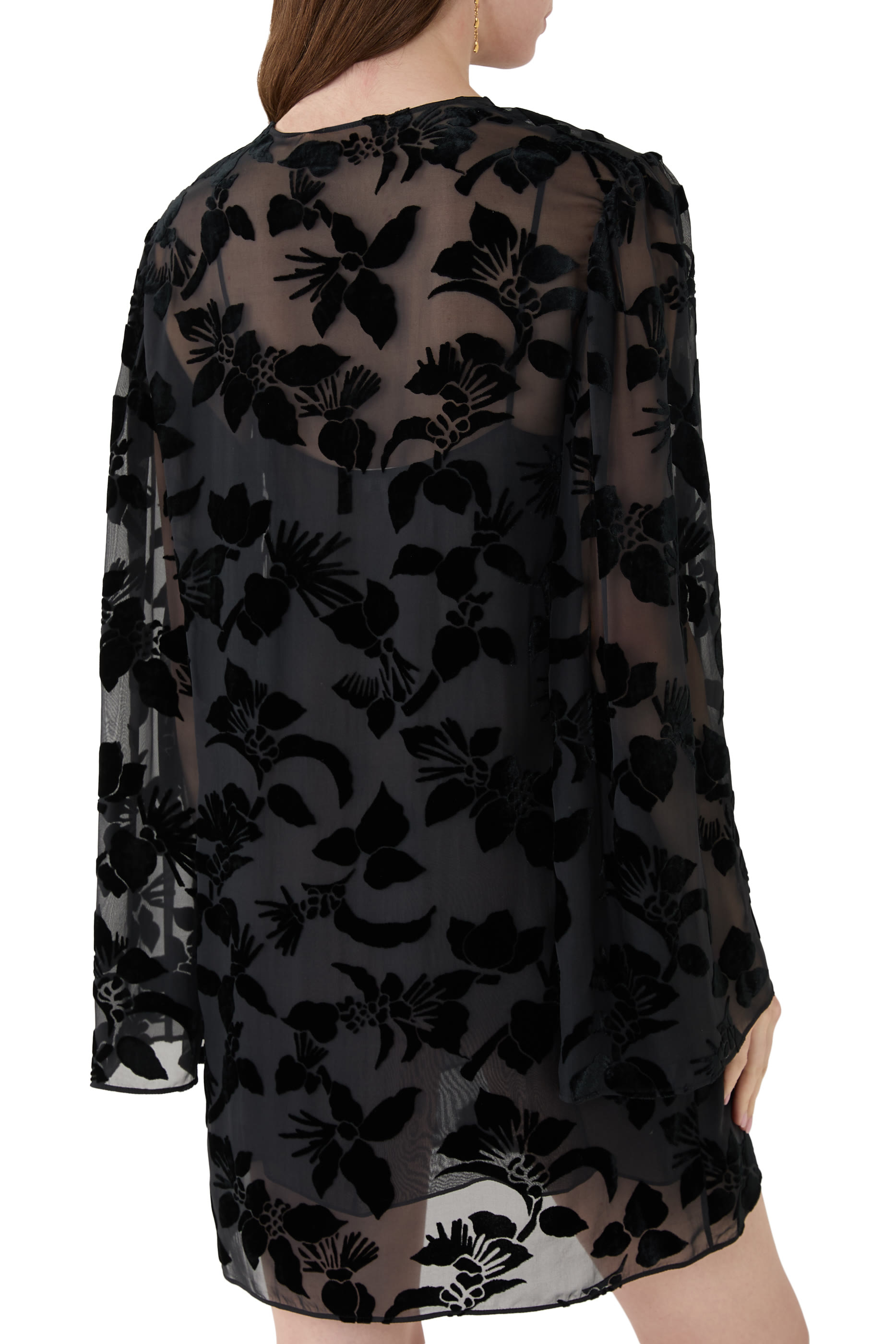 فستان قصير بأكمام منفوخة