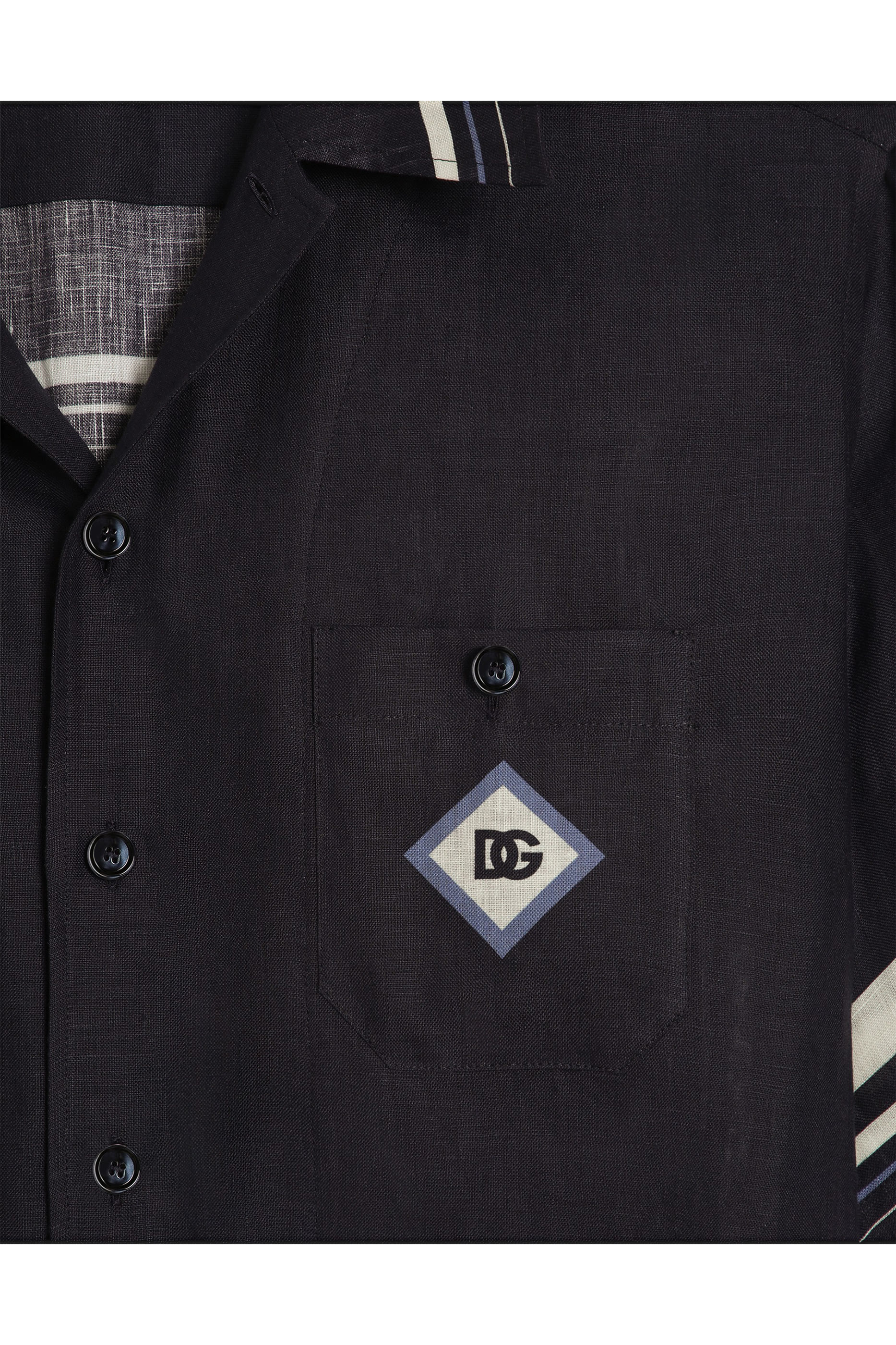 قميص بشعار الماركة