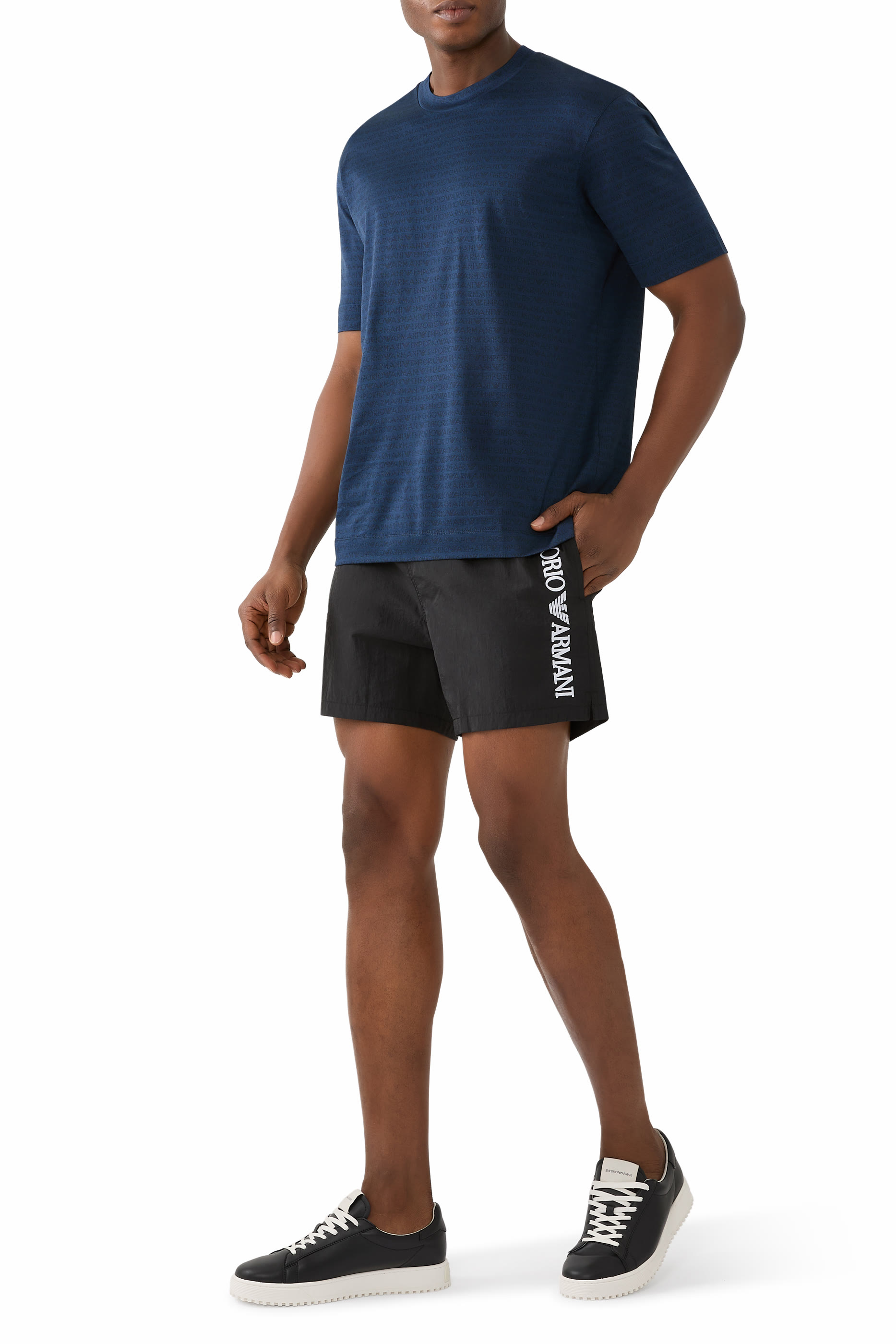 شورت سباحة بشعار الماركة