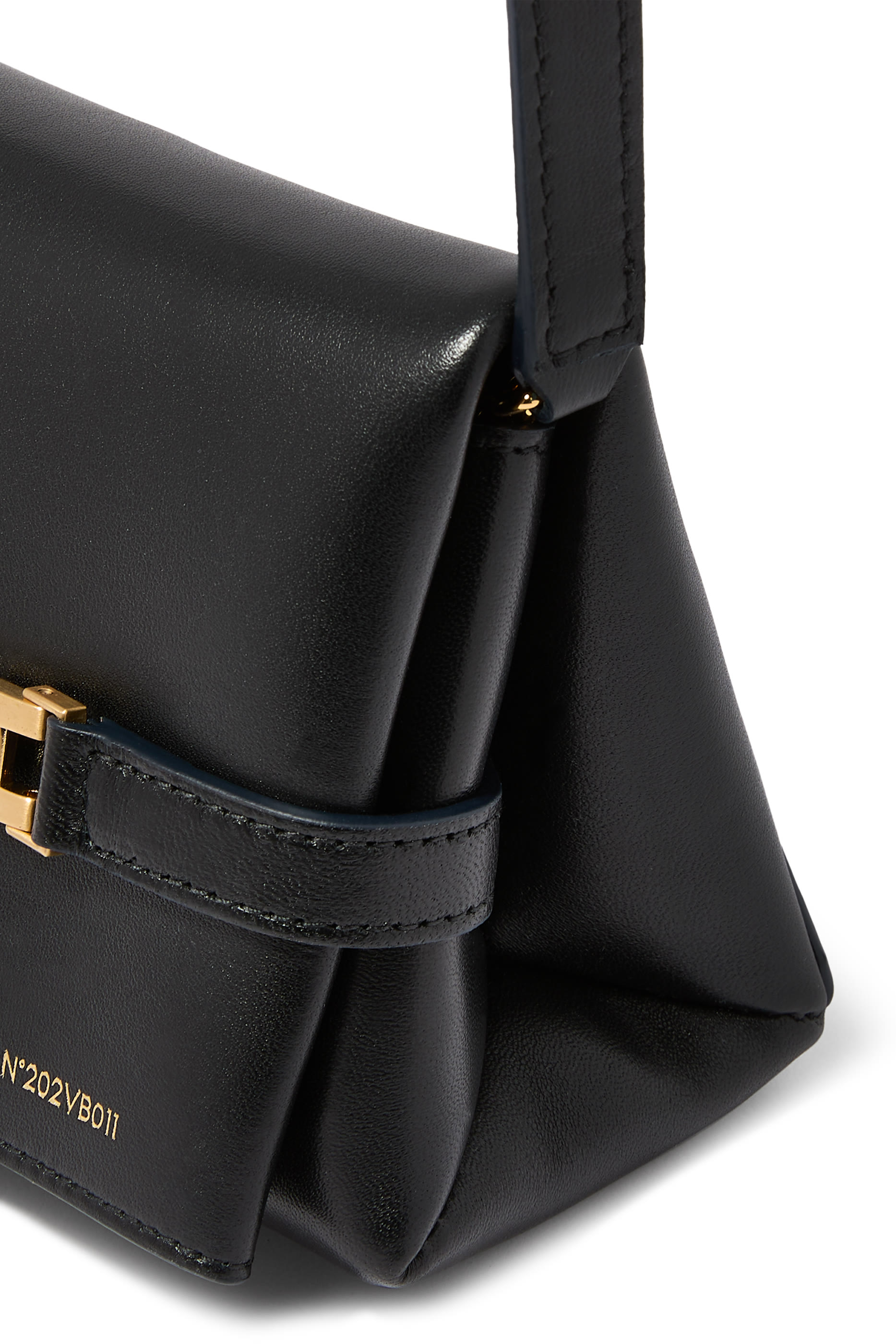 حقيبة صغيرة بسلسلة وحمالة