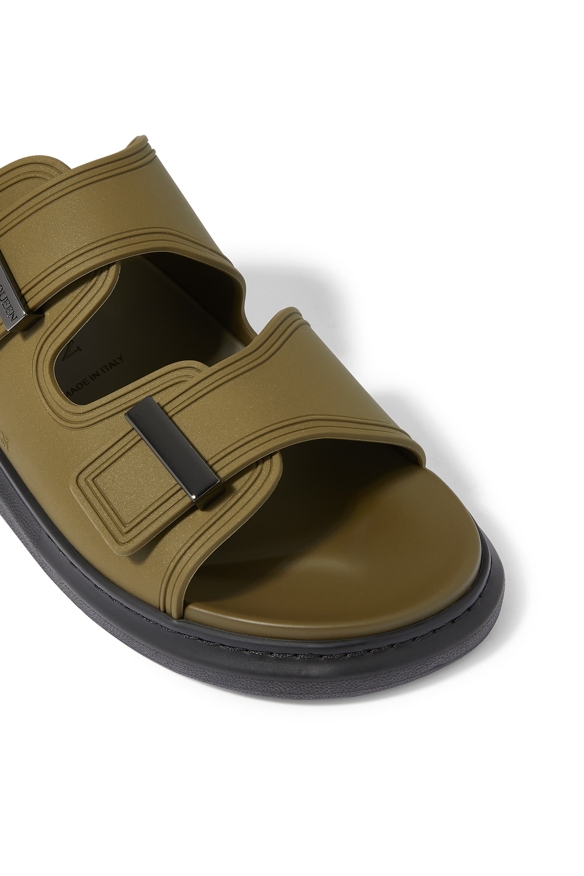 حذاء مفتوح هايبرد