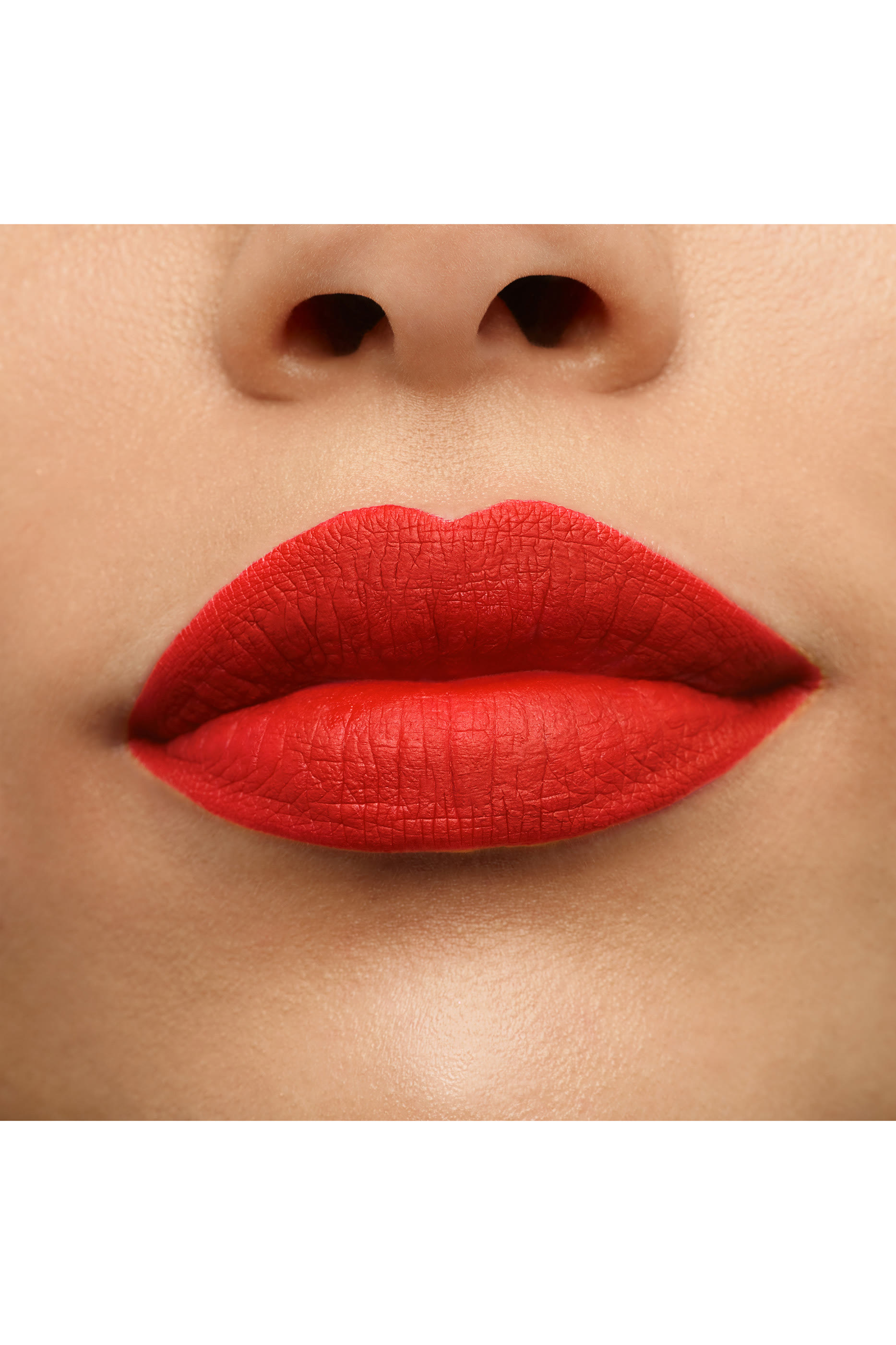 أحمر شفاه يتركيبة سائلة غير لامعة