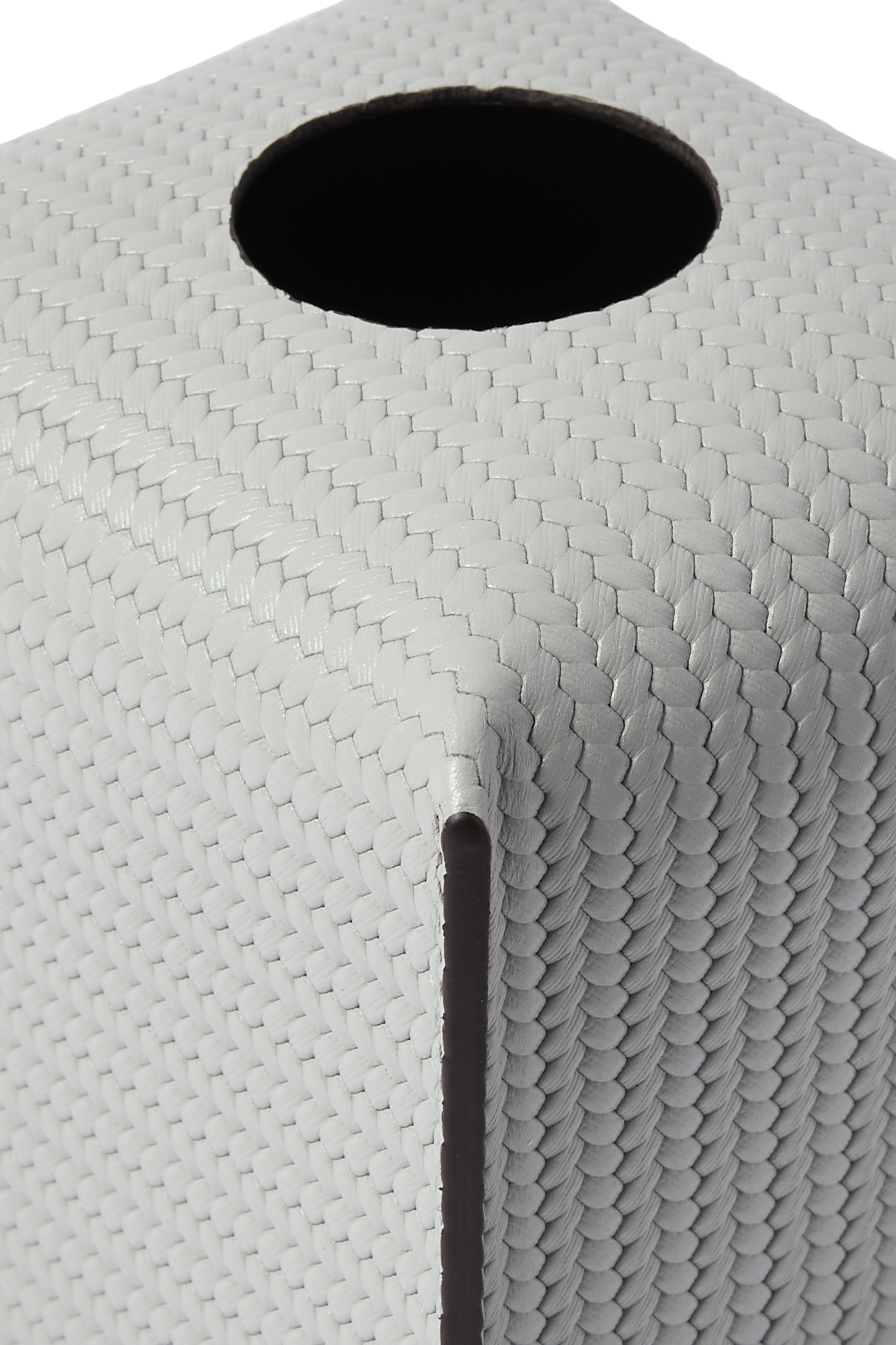 علبة مناديل بتصميم مربع مجدول