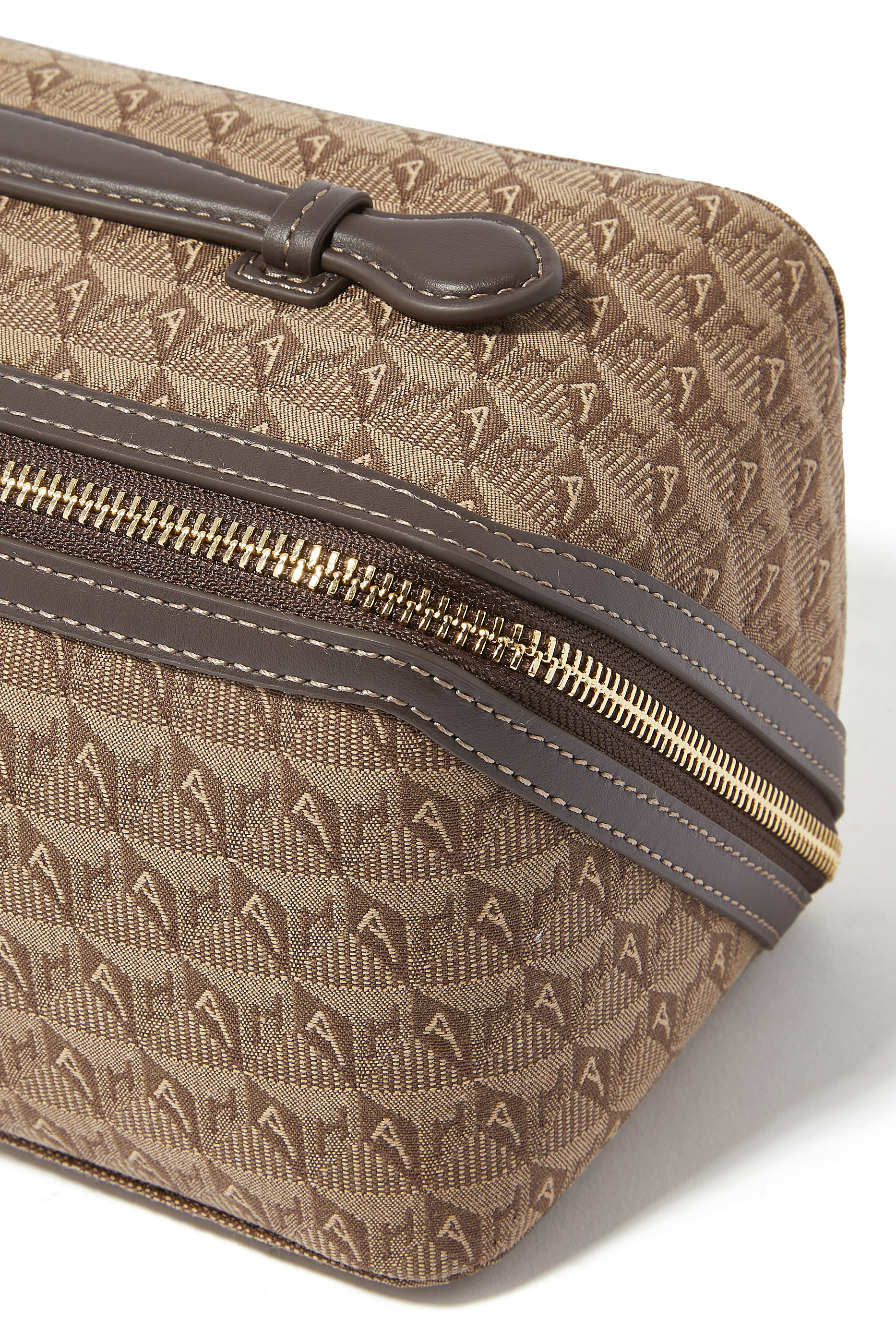 حقيبة مستحضرات تجميل جاكار بشعار الماركة