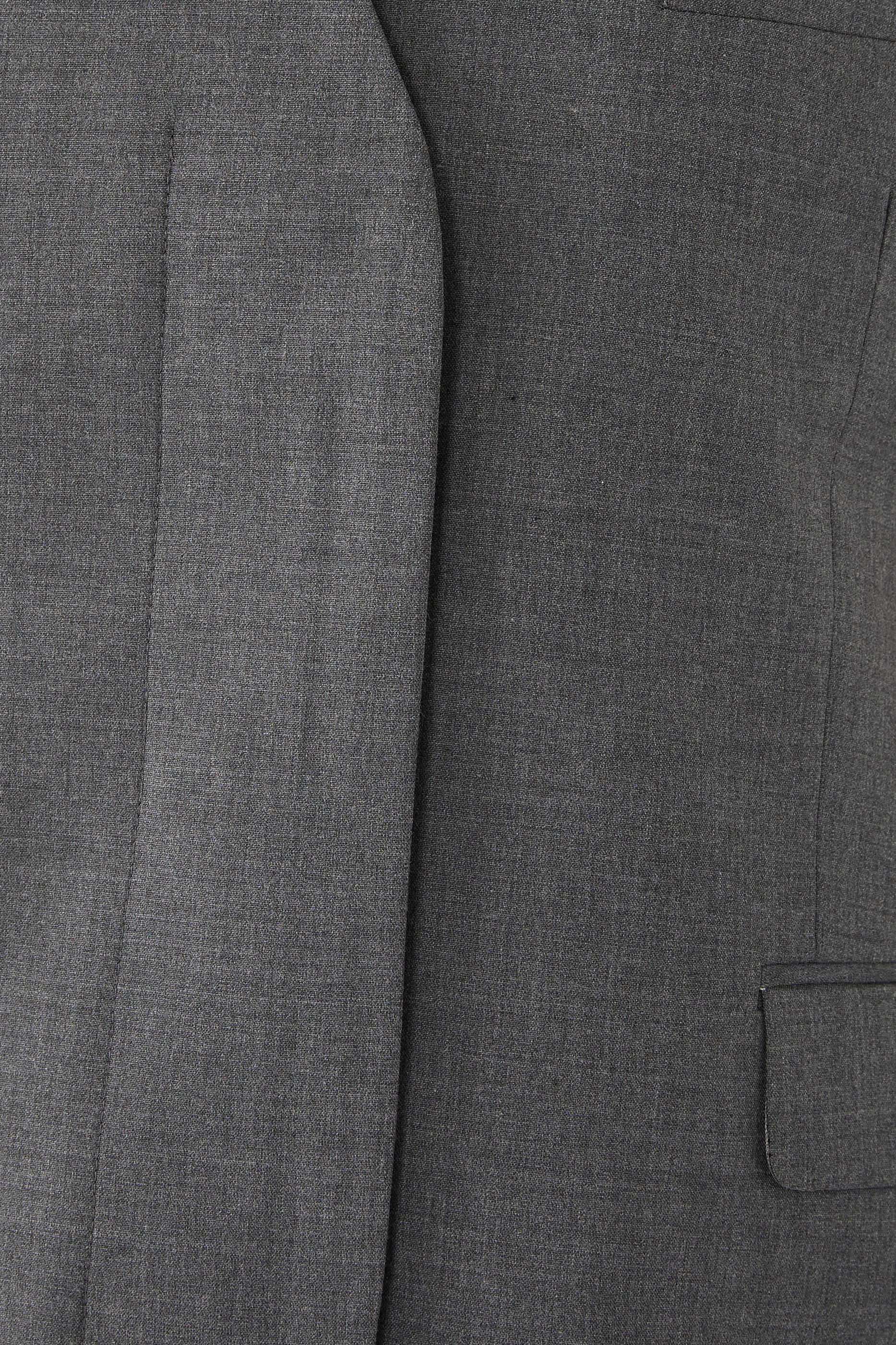 فيست بلا أكمام بقصة مربعة