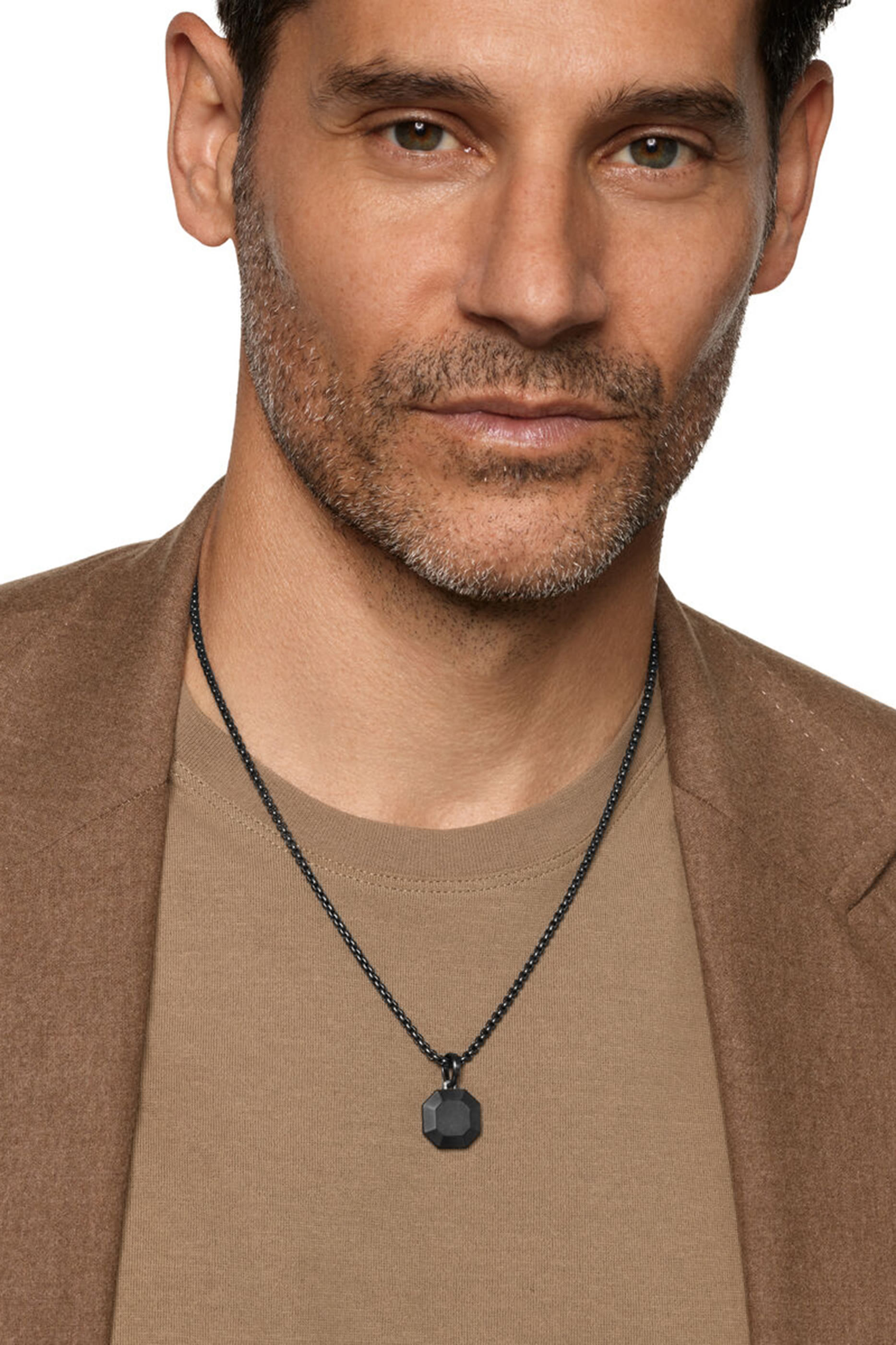 حلية متعددة الأوجه مرصعة باحجار، تيتانيوم