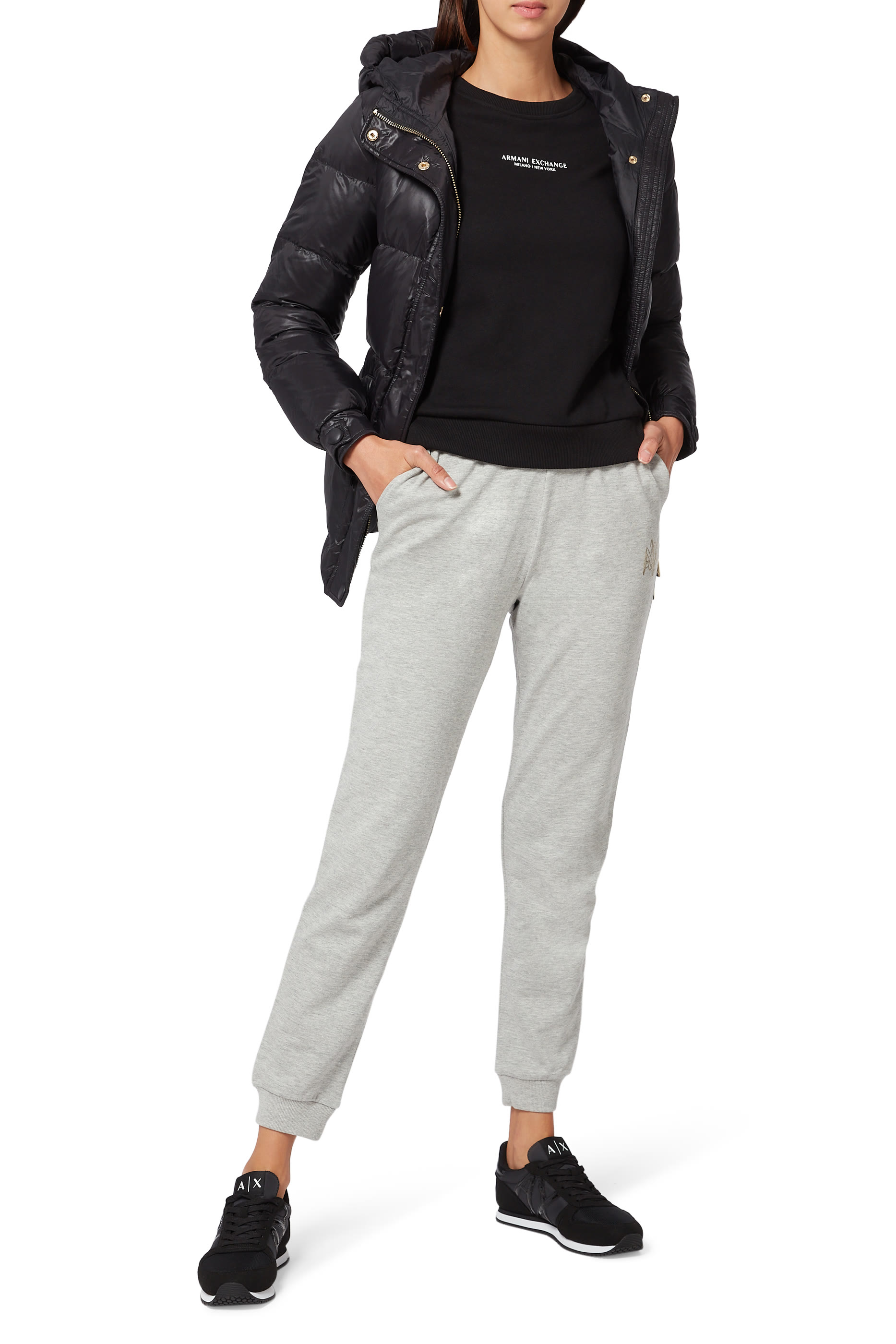 قميص بأكمام طويلة بطبعات شعار الماركة