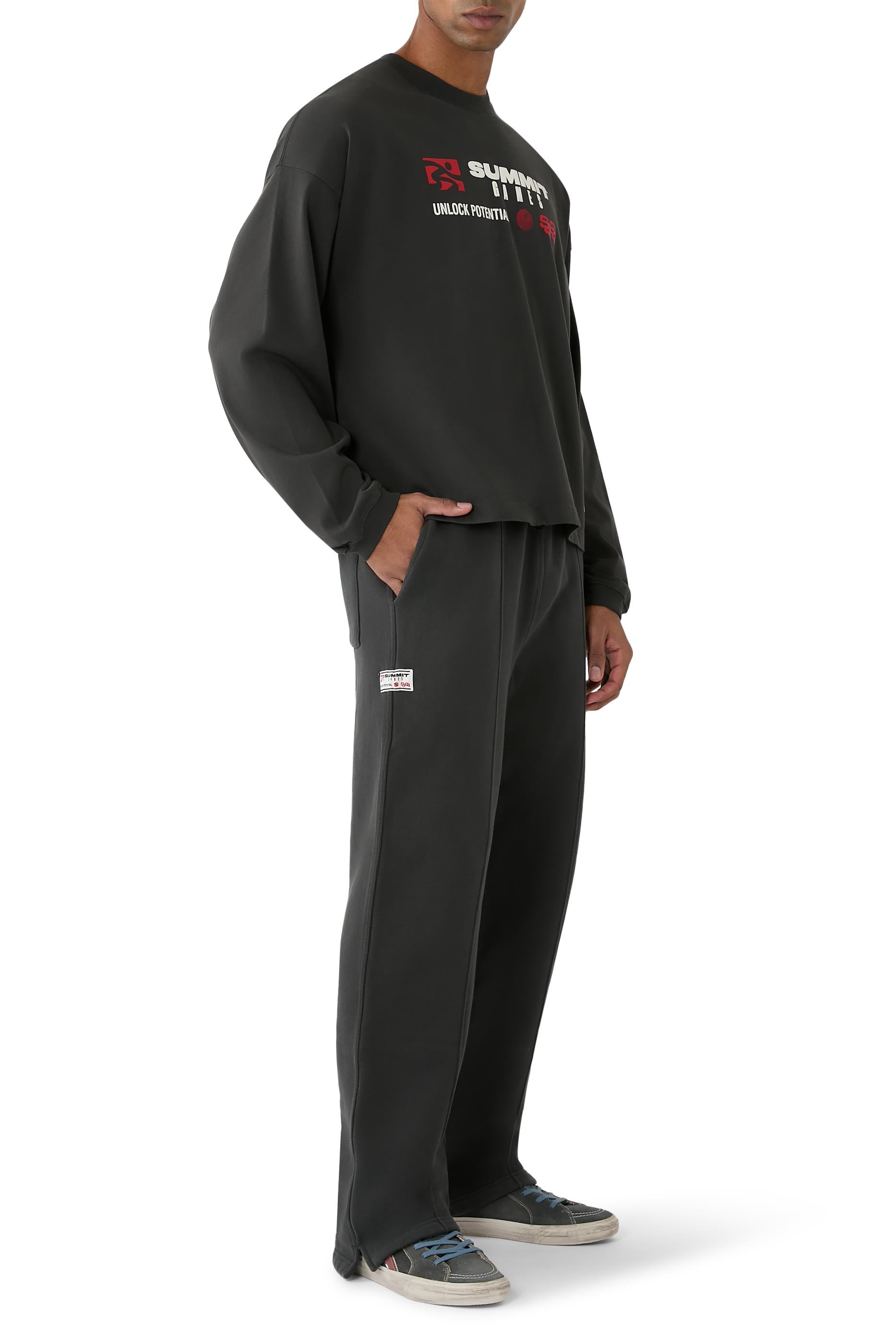 بنطال رياضي بقصة مستقيمة