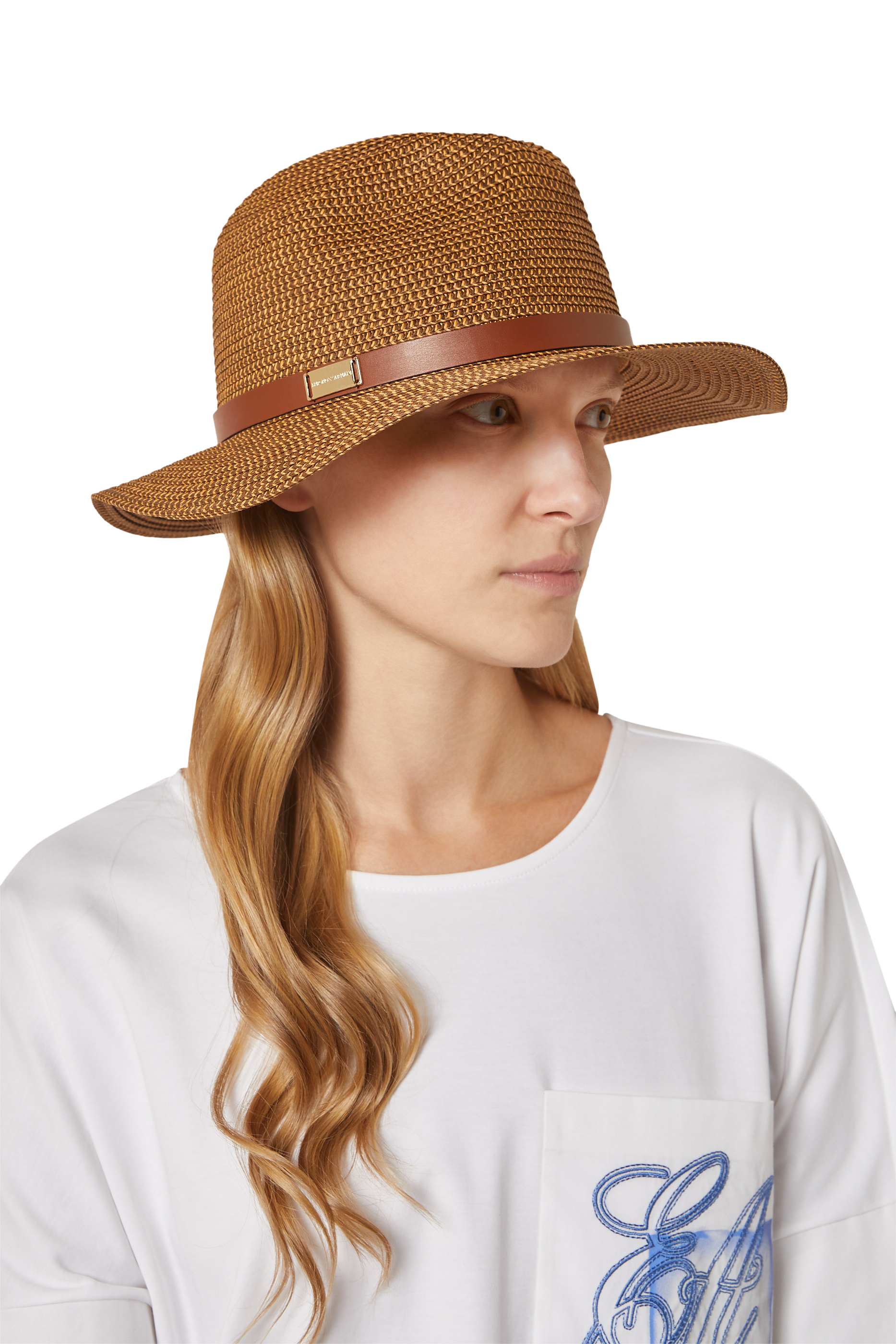 قبعة منسوجة من غزل الورق