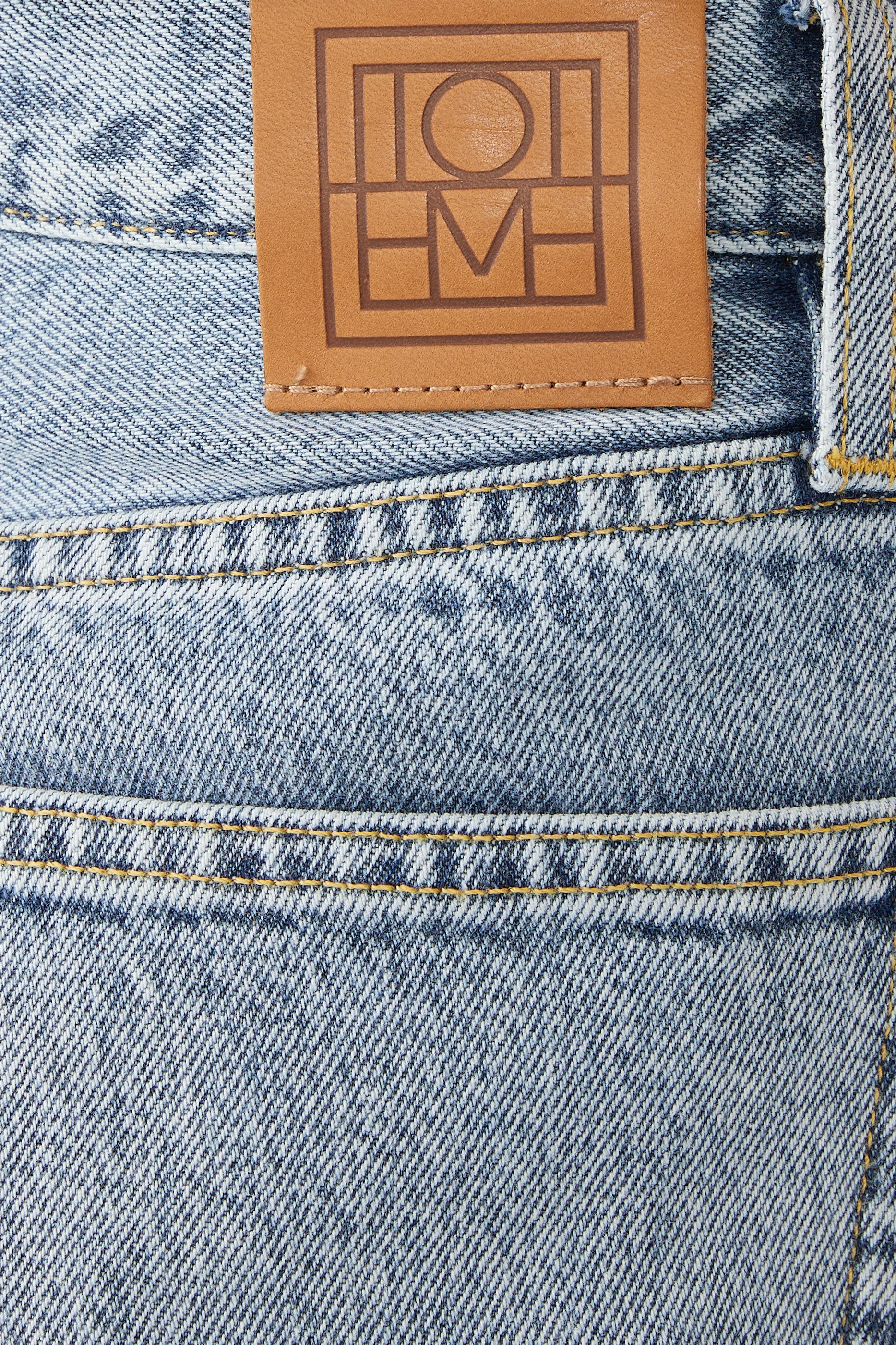 بنطال دنين بقصة كلاسيكية