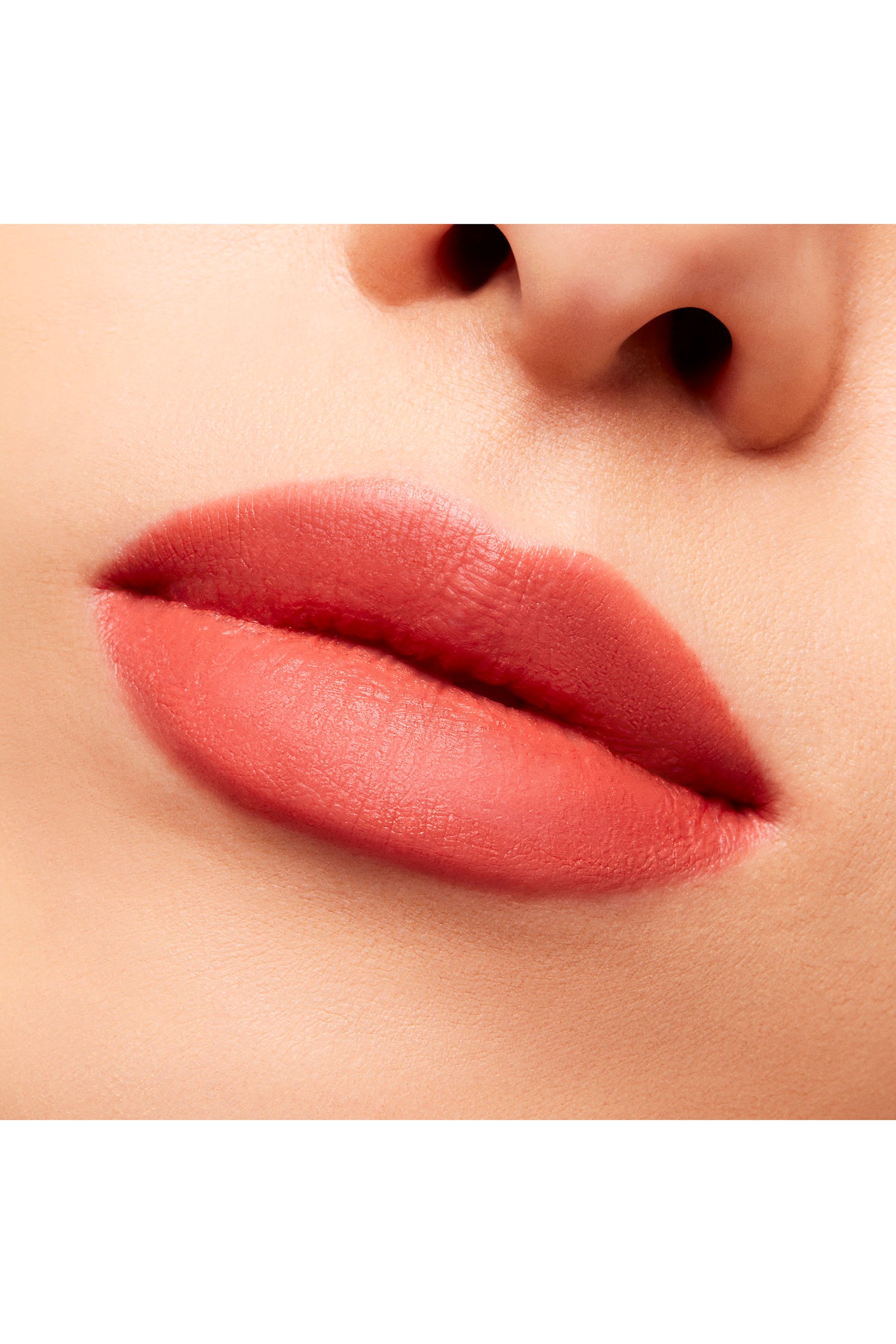 أحمر شفاه باودر كيس فيلفيت بلور سليم ستيك