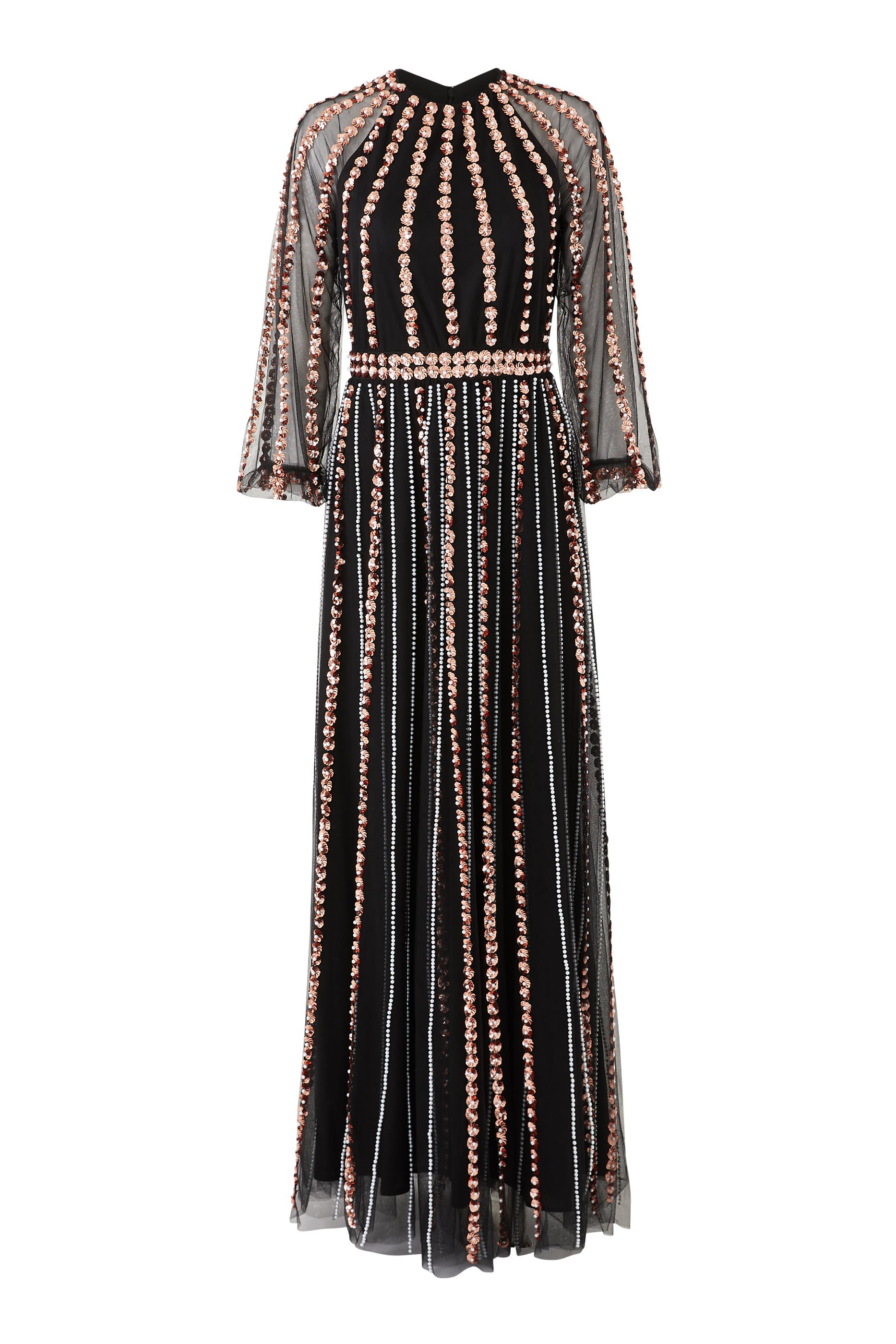 فستان سهرة بأكمام طويلة وتطريزات