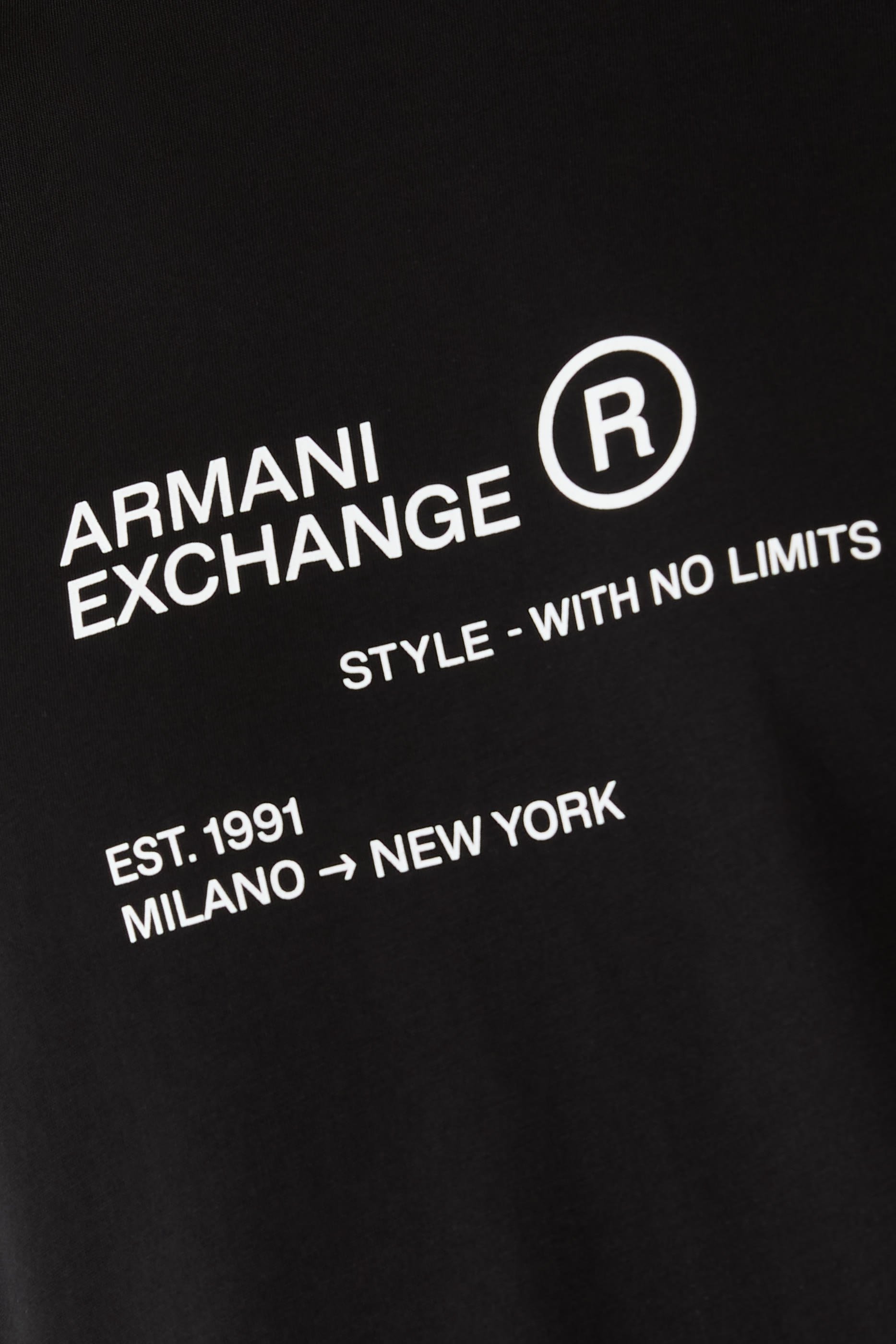 تيشيرت بشعار الماركة