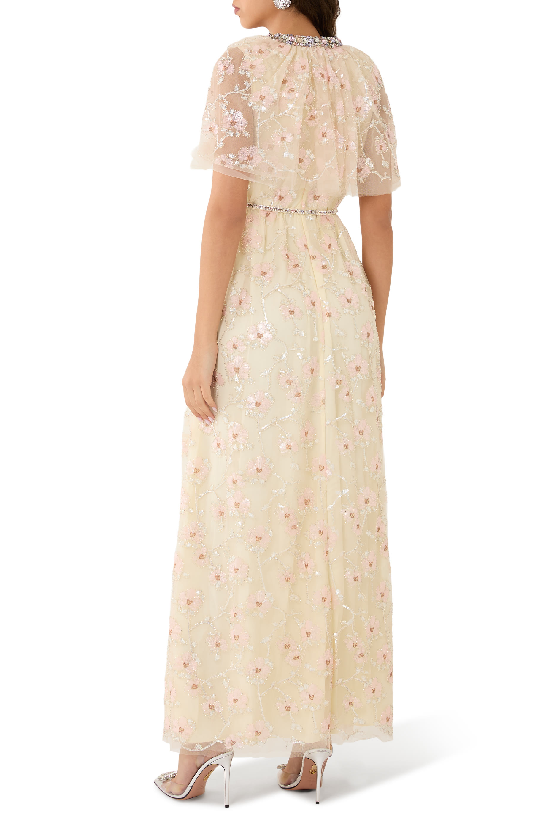 فستان طويل بتطريز أزهار