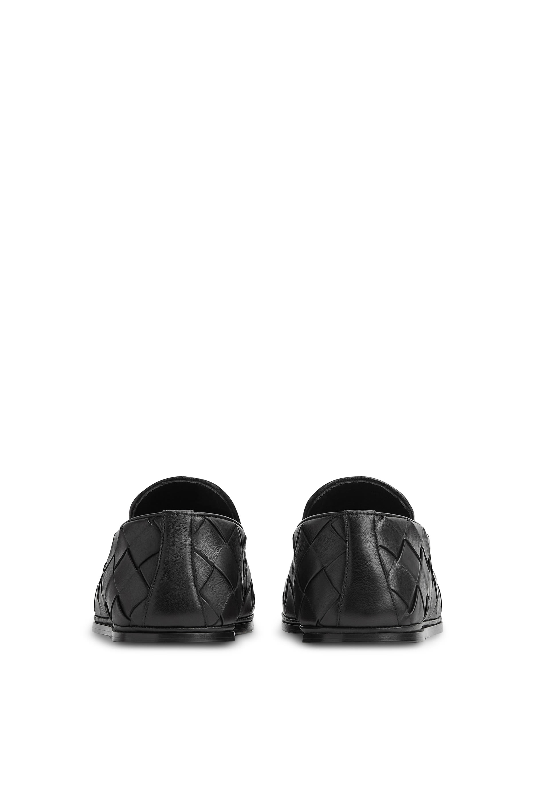 حذاء سانداي سهل الارتداء بتصميم منسوج