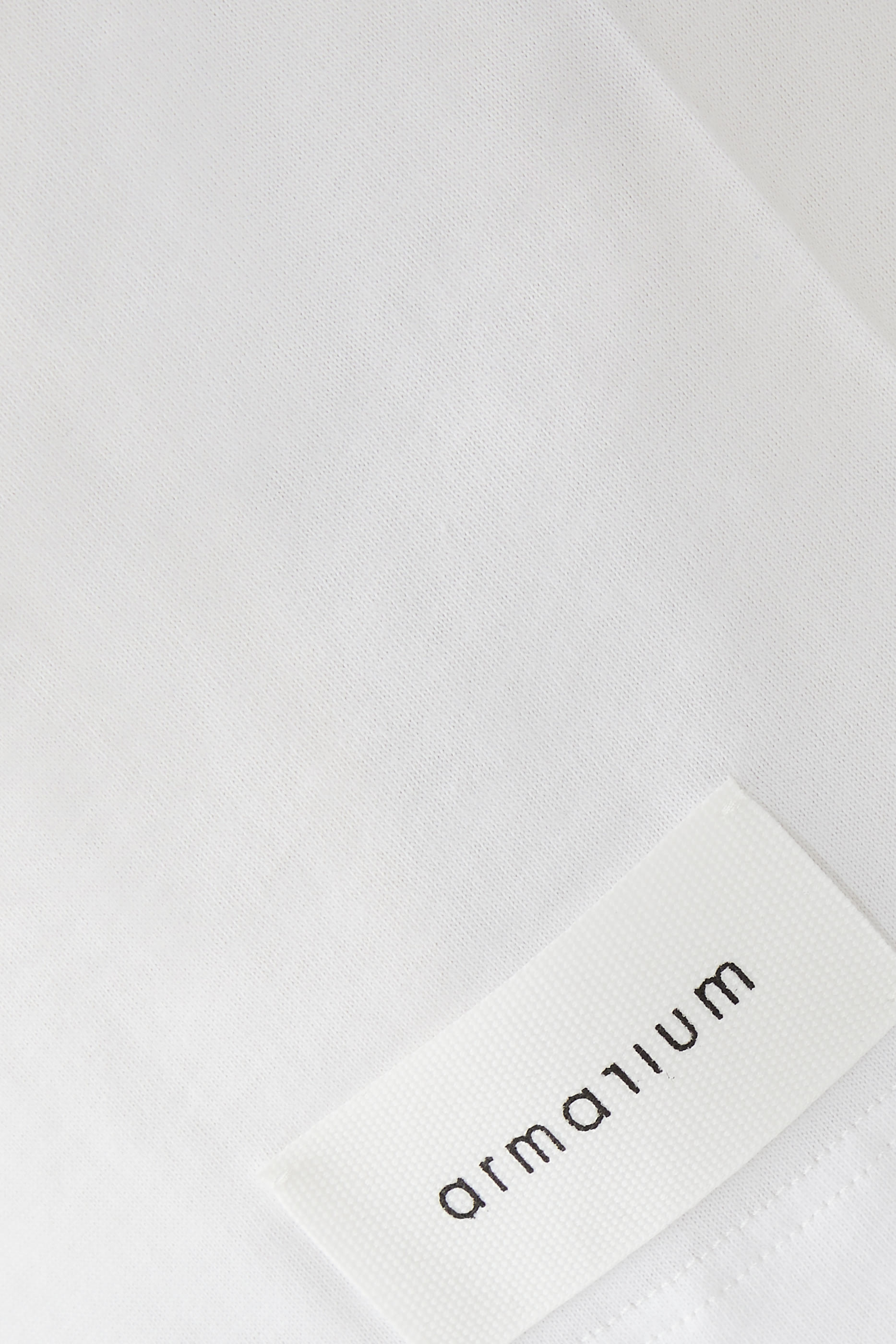 تيشيرت بأكمام قصيرة