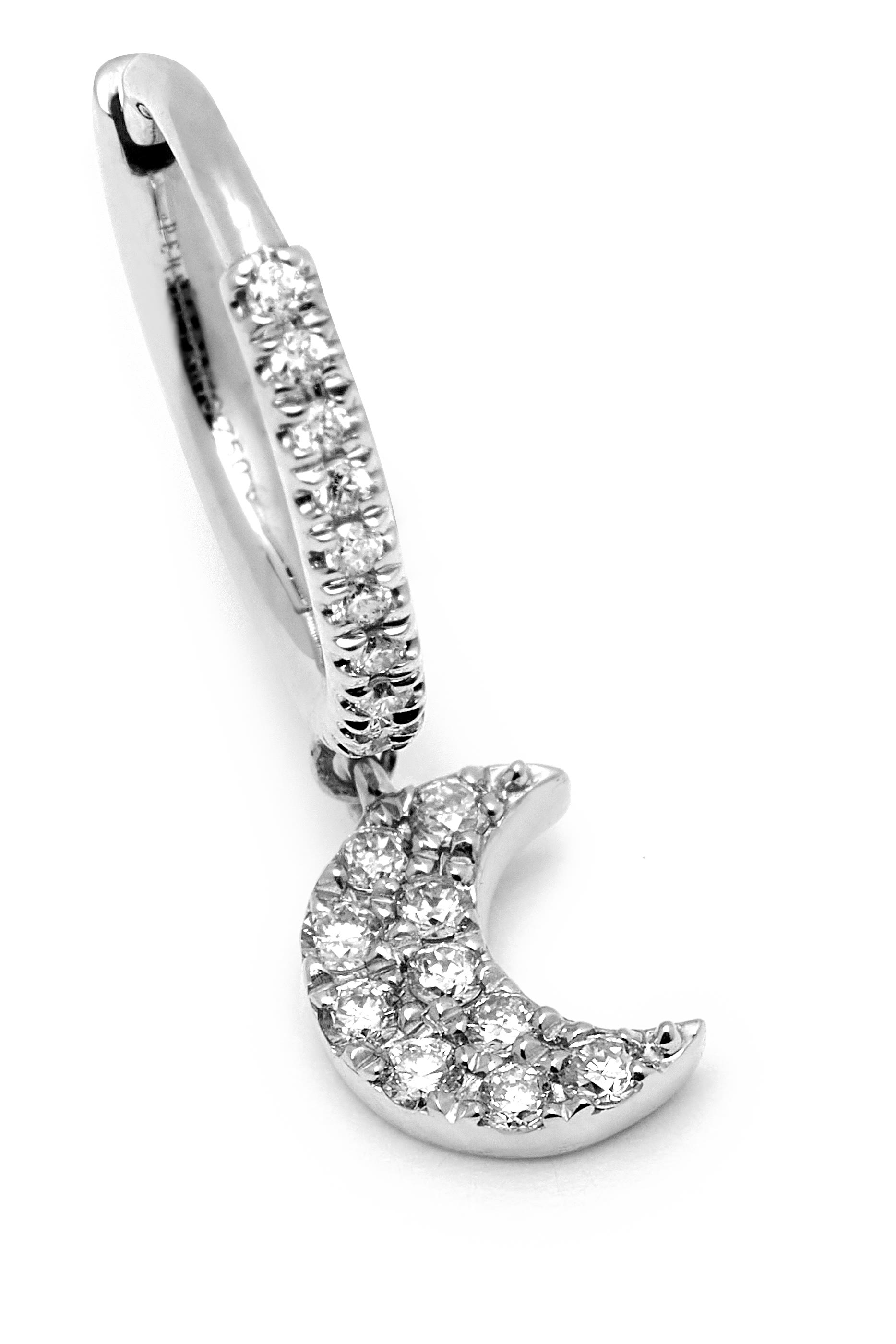 قرط بيرسينج بتصميم هلال مرصع بماس بافيه