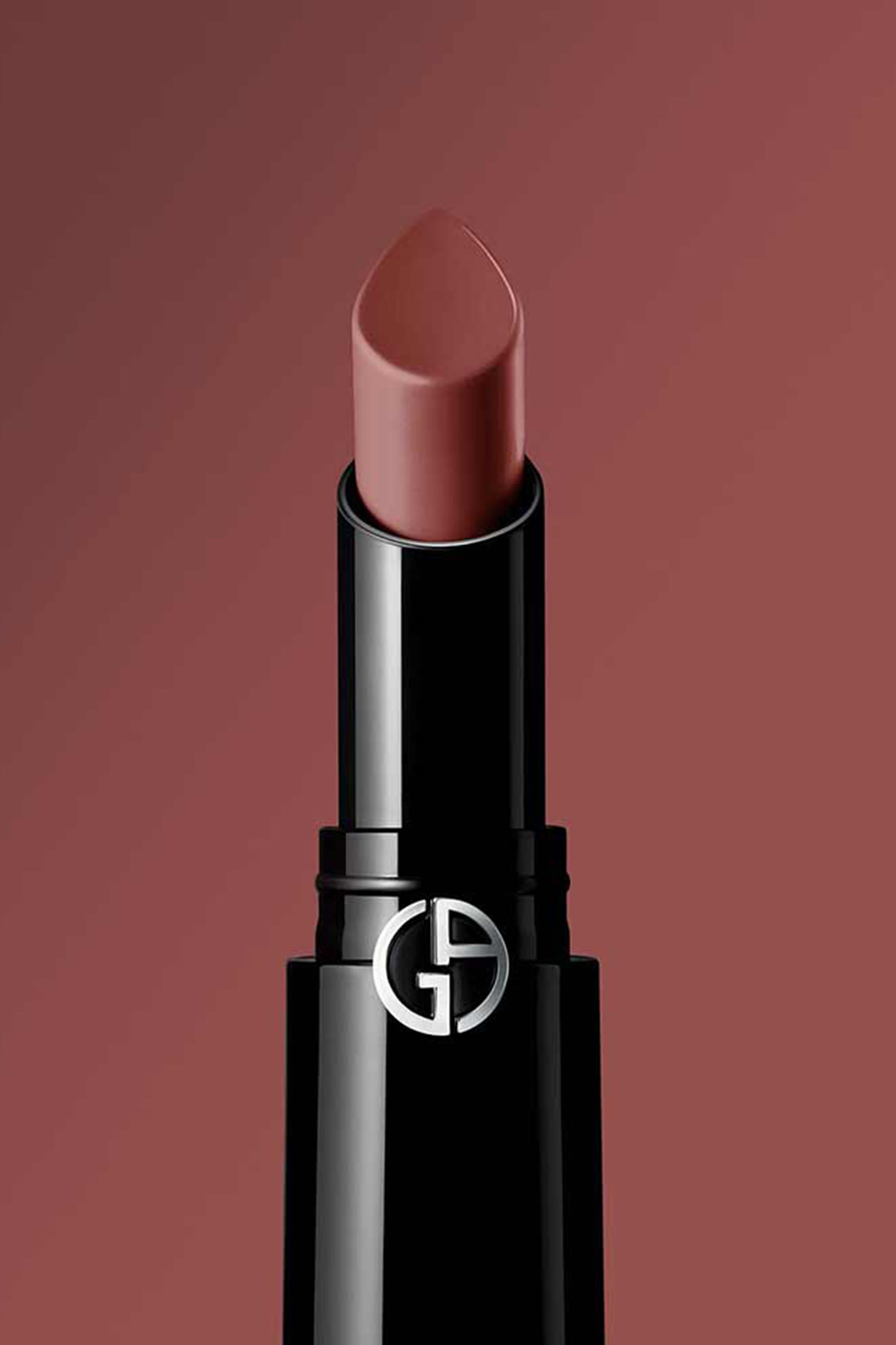 أحمر شفاه ليب باور بلون زاهٍ يدوم طويلاً