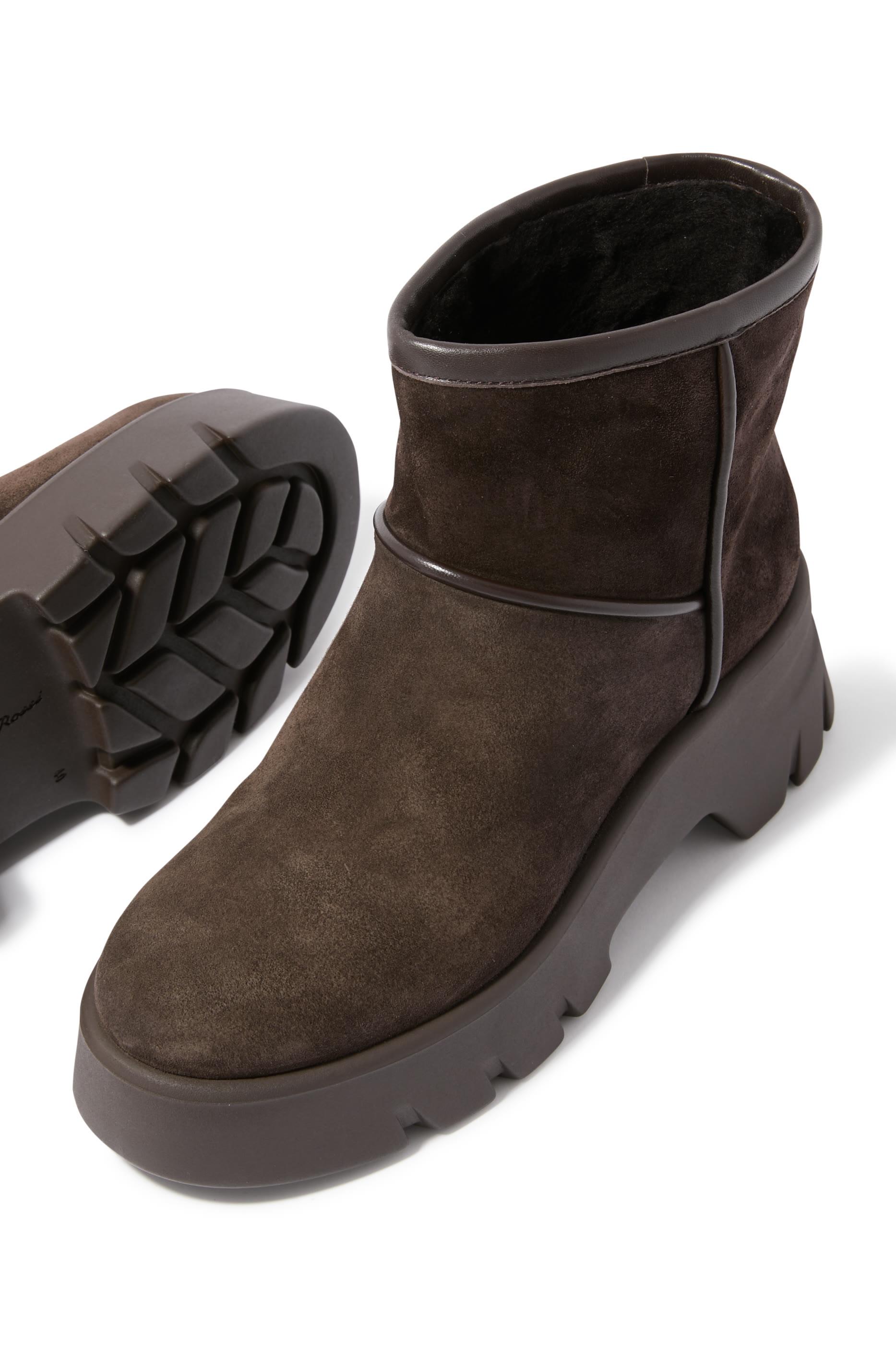 بوت ستورمي 20 بطول الكاحل