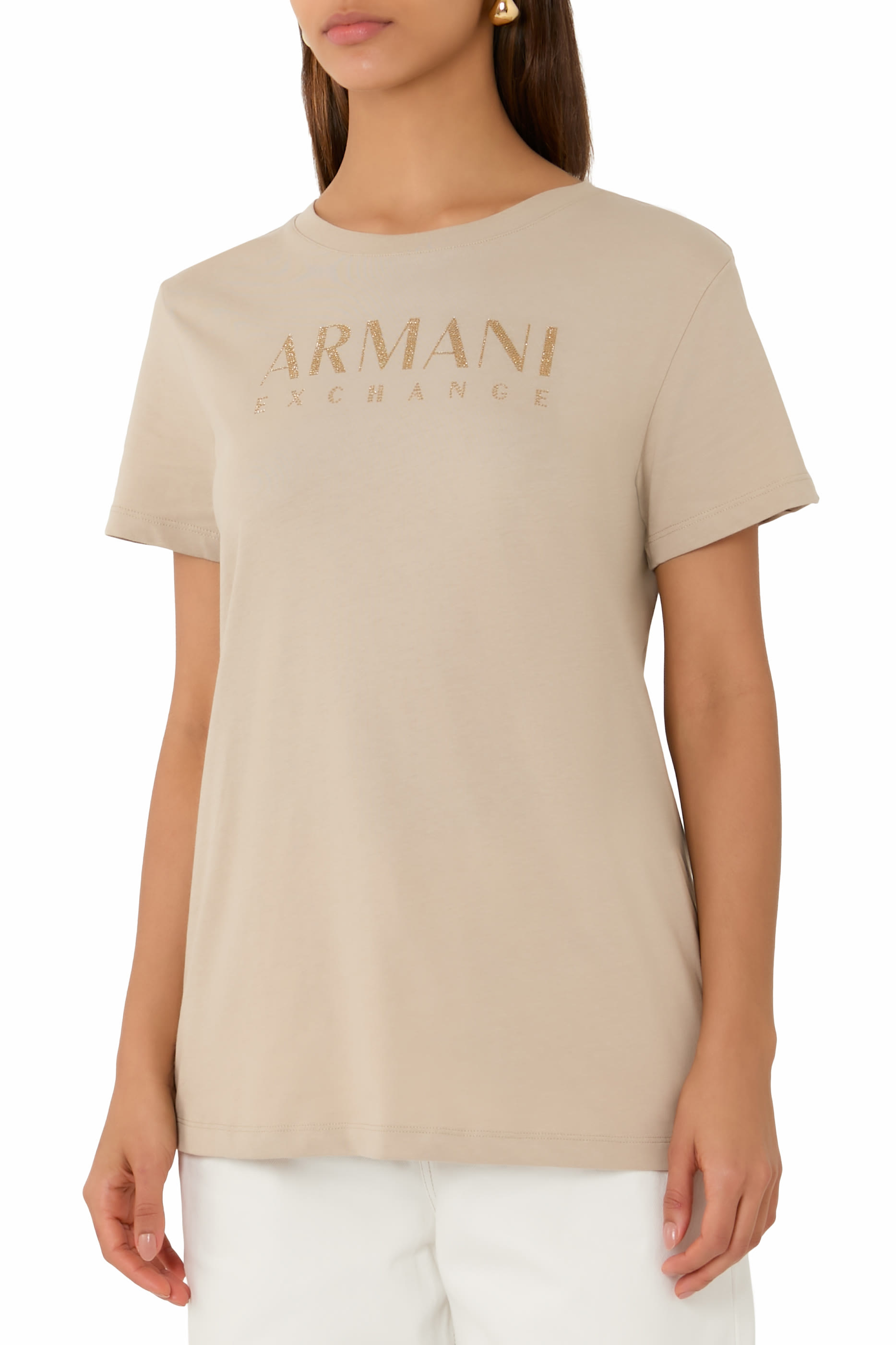 تيشيرت بقصة عادية وشعار الماركة