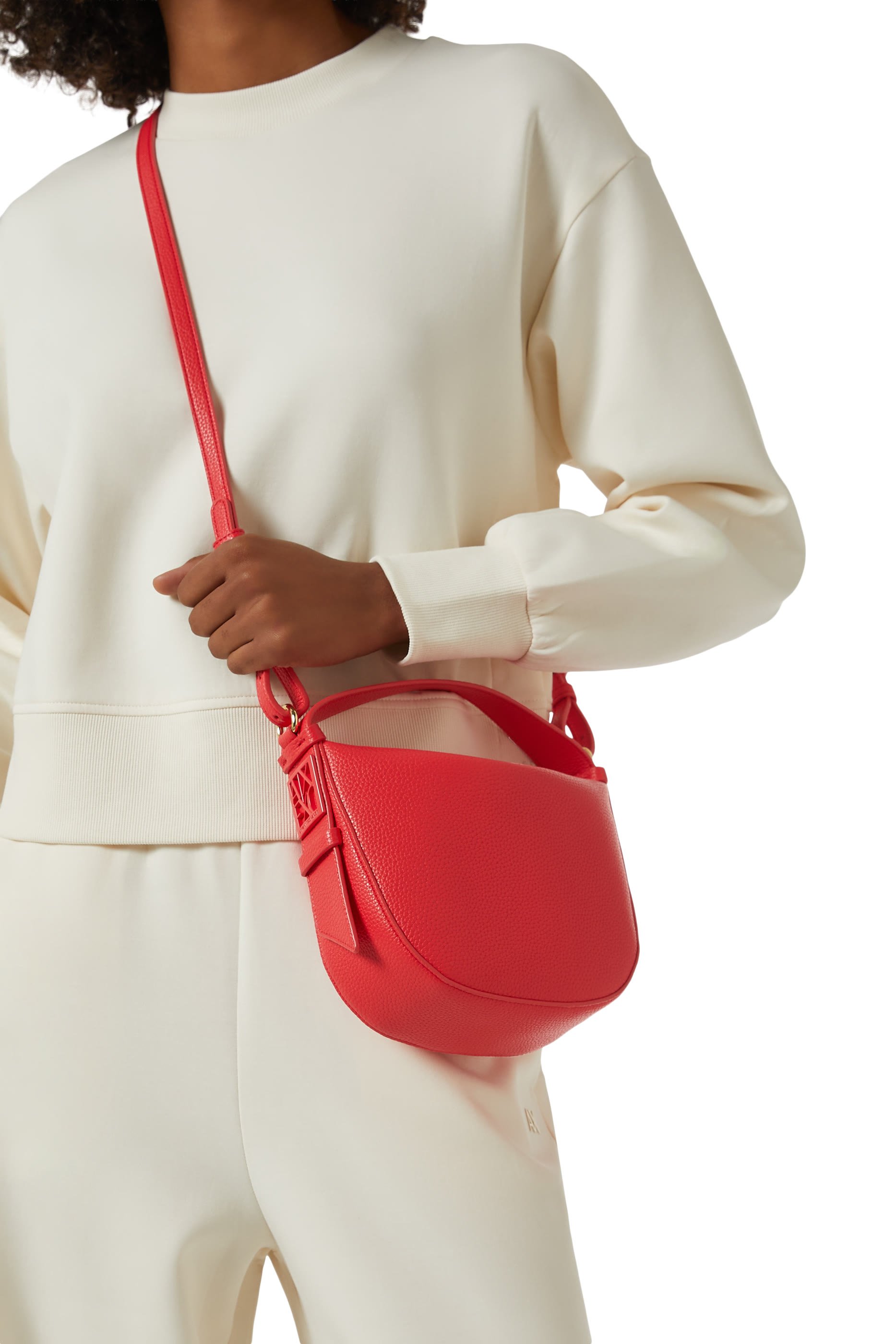 حقيبة هوبو سوزي بشعار الماركة ناعمة