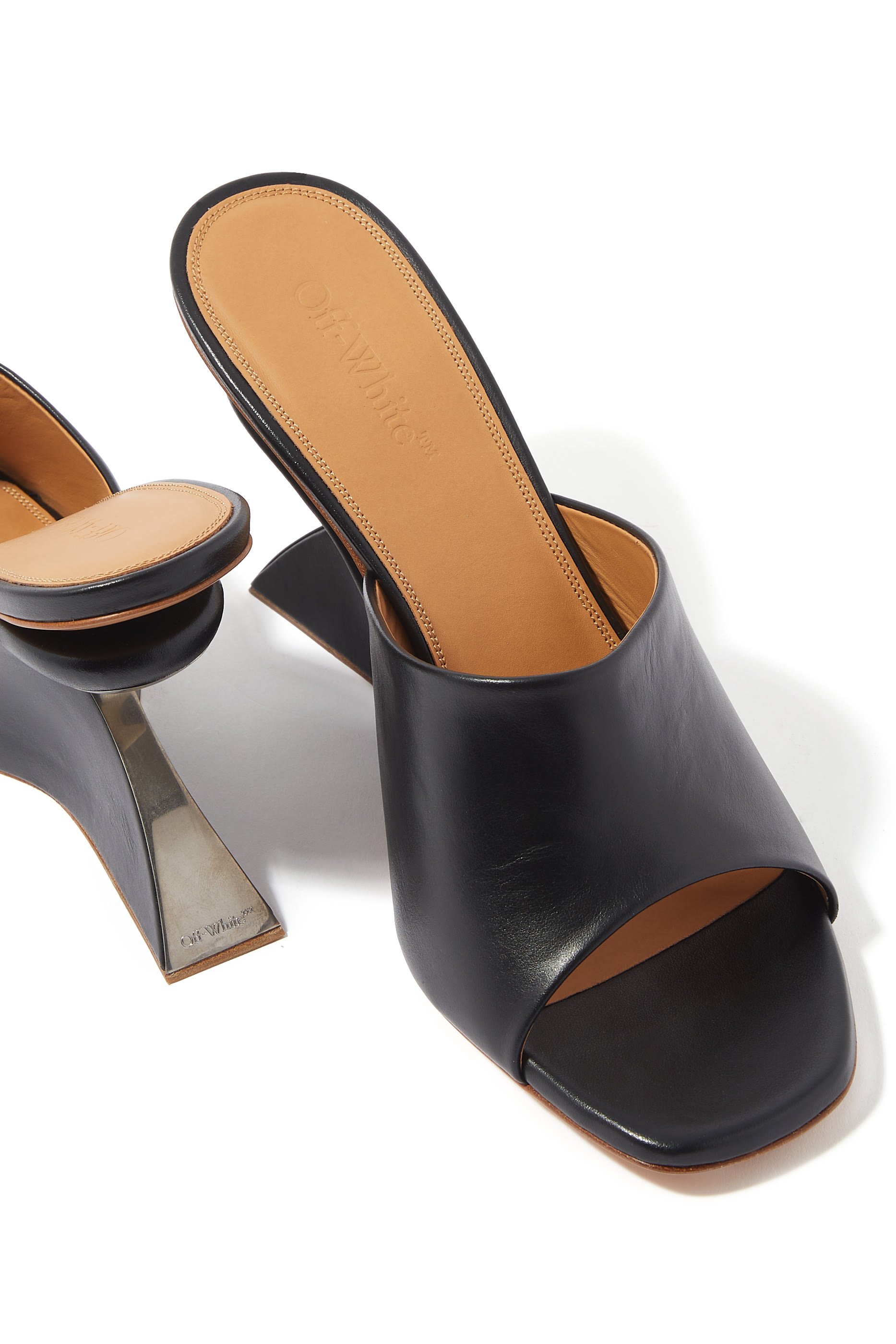 حذاء جاغ مفتوح من الخلف بكعب ويدج