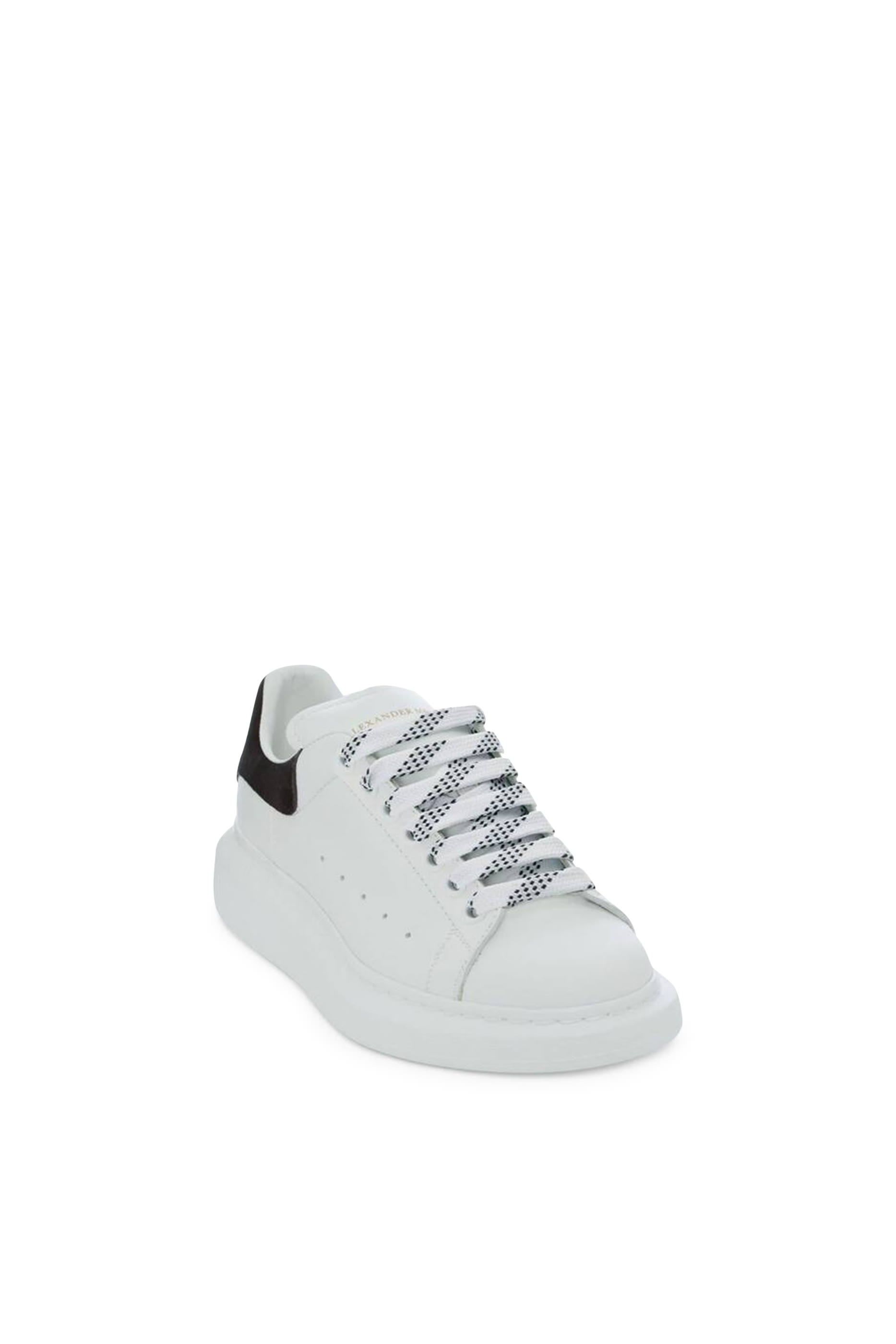 سنيكرز بنعل سميك