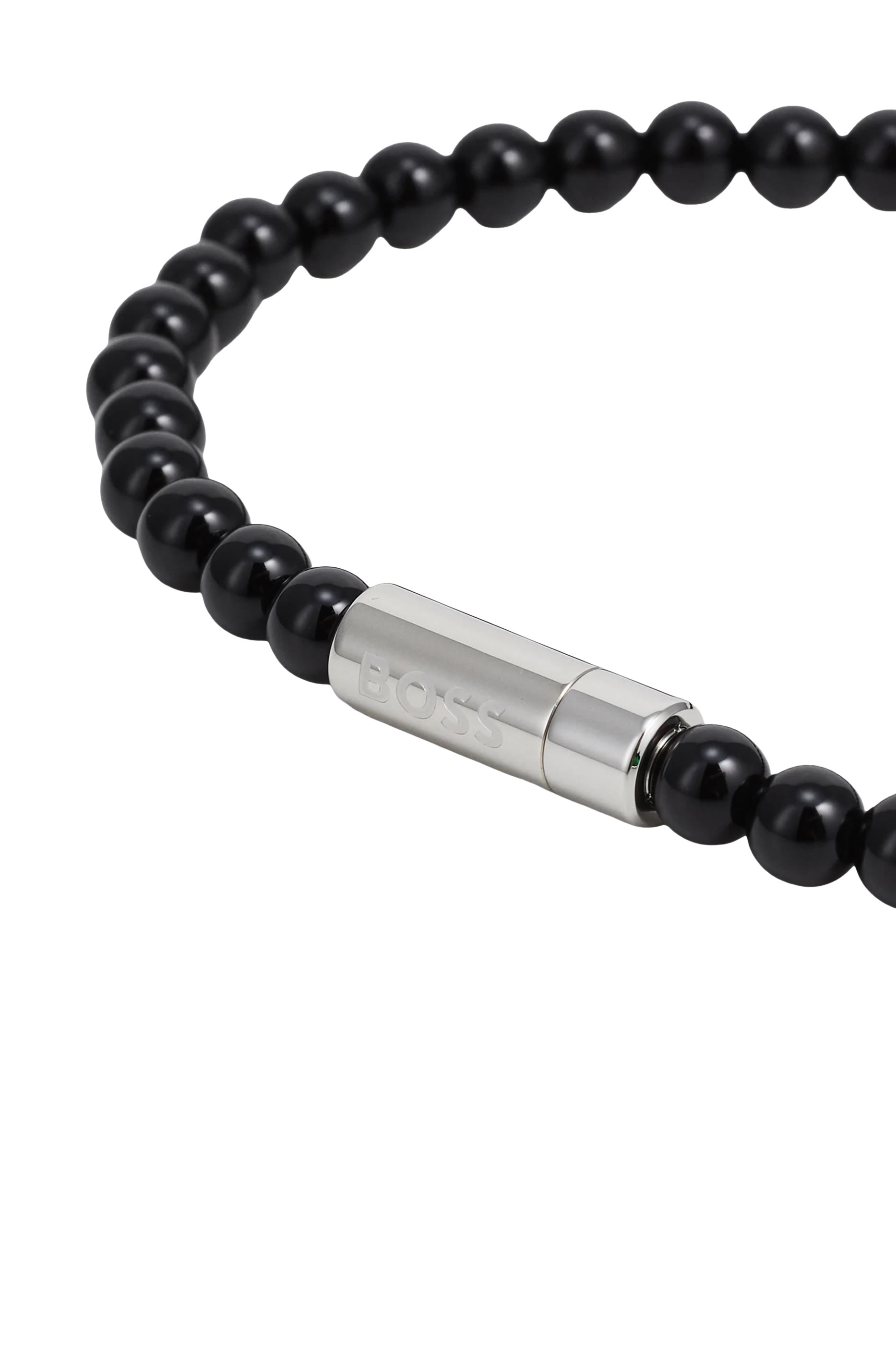 سوار مرصع بخرز هيماتيت مع إغلاق بشعار الماركة