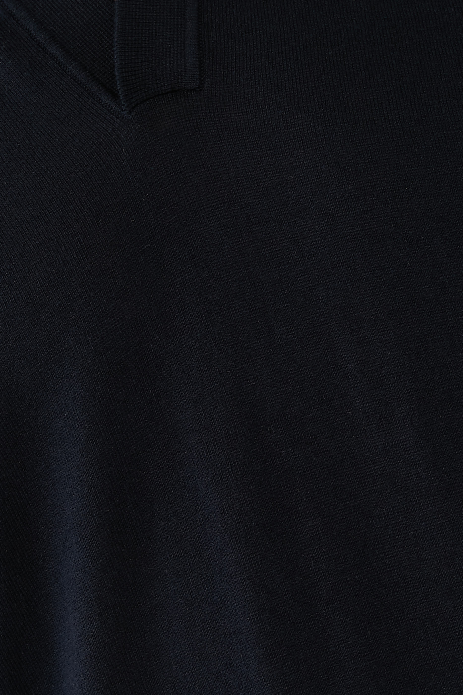 قميص بولو حرير